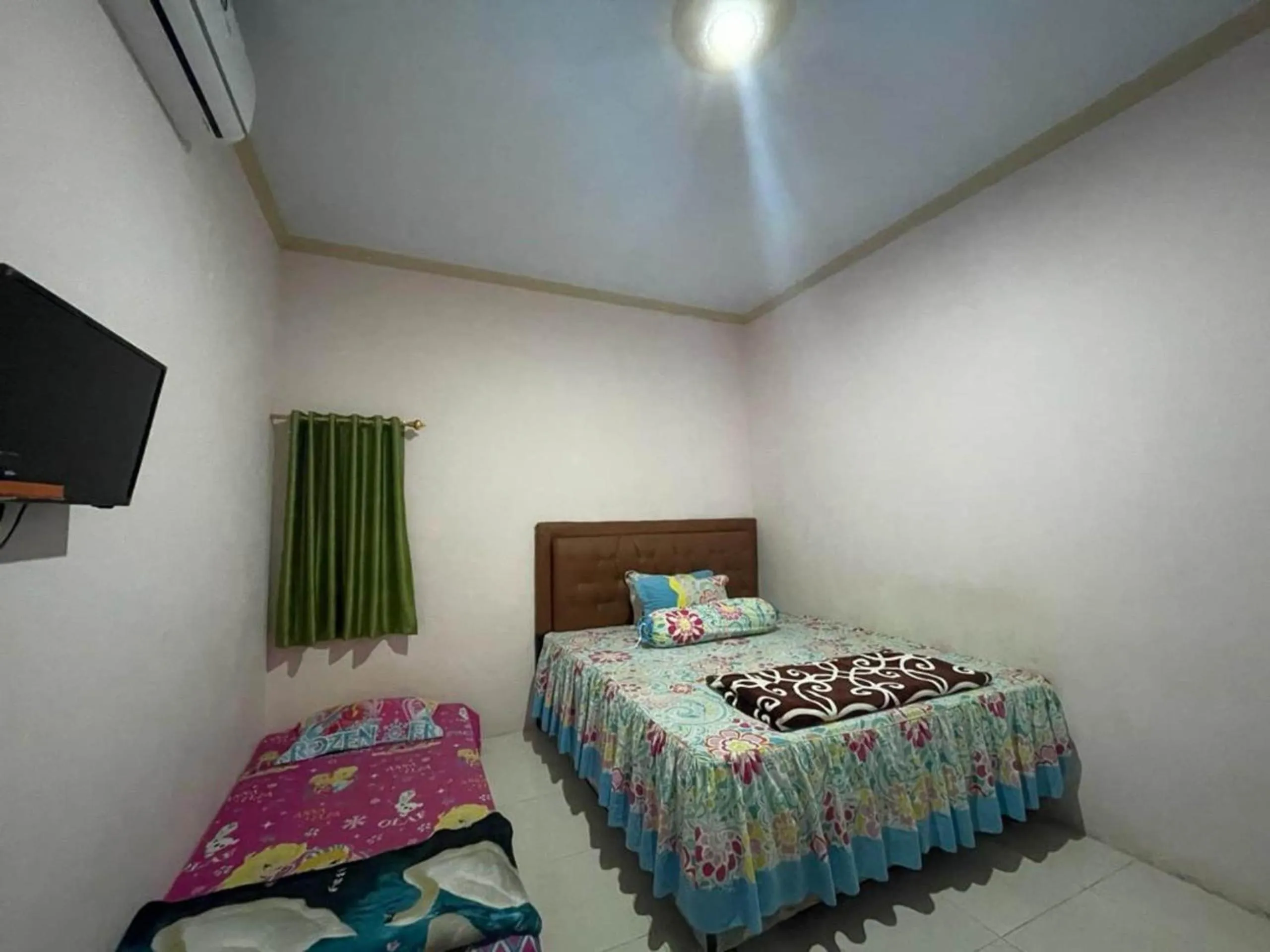 Bedroom in Hotel O Lima Saudara Syariah