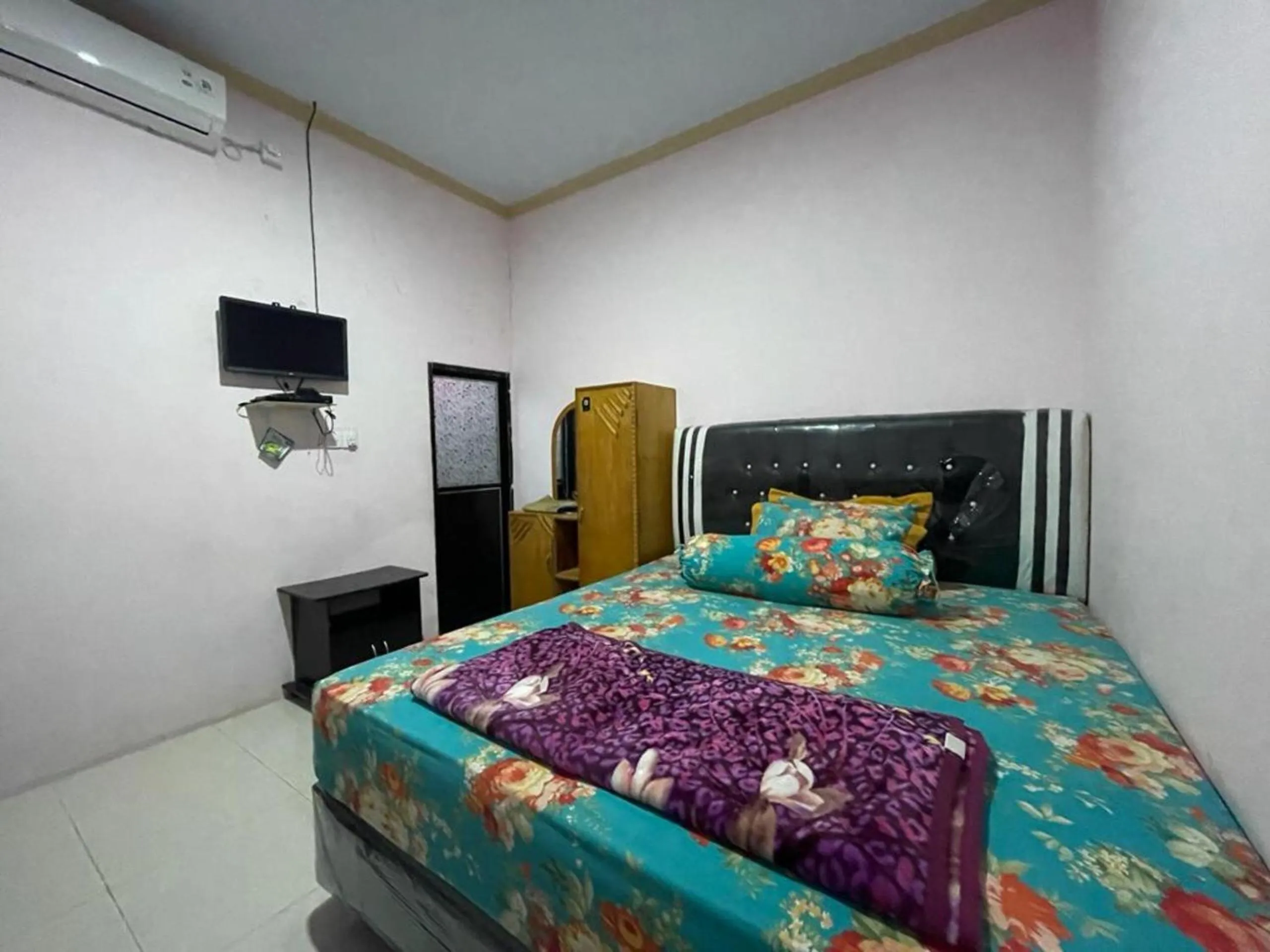 Bedroom in Hotel O Lima Saudara Syariah