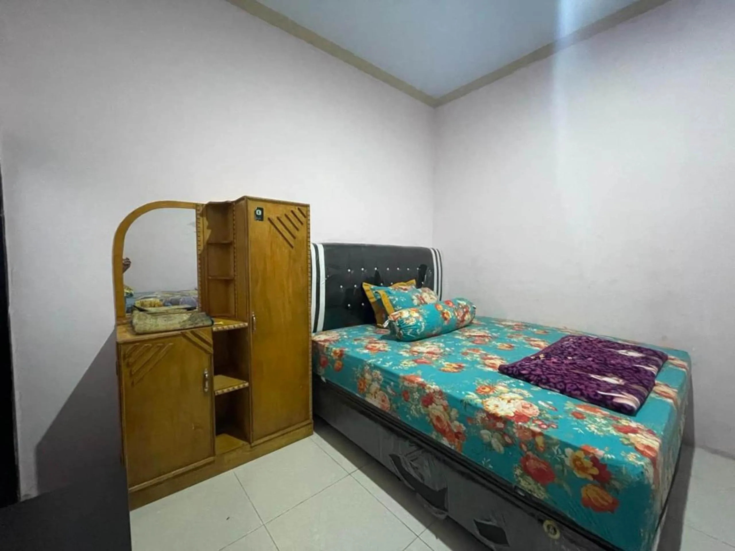 Bedroom in Hotel O Lima Saudara Syariah