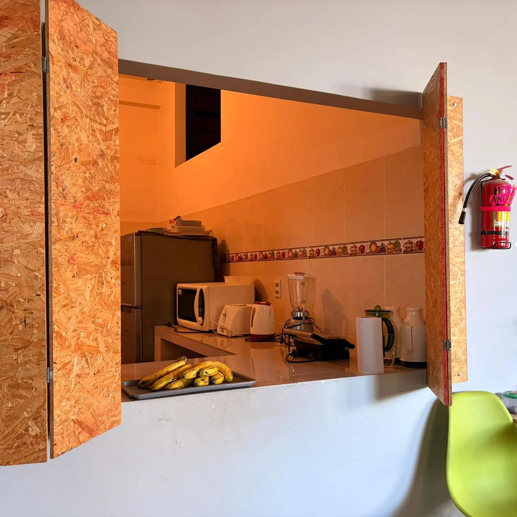 Kitchen or kitchenette in Mia Posada Hostel & Coworking