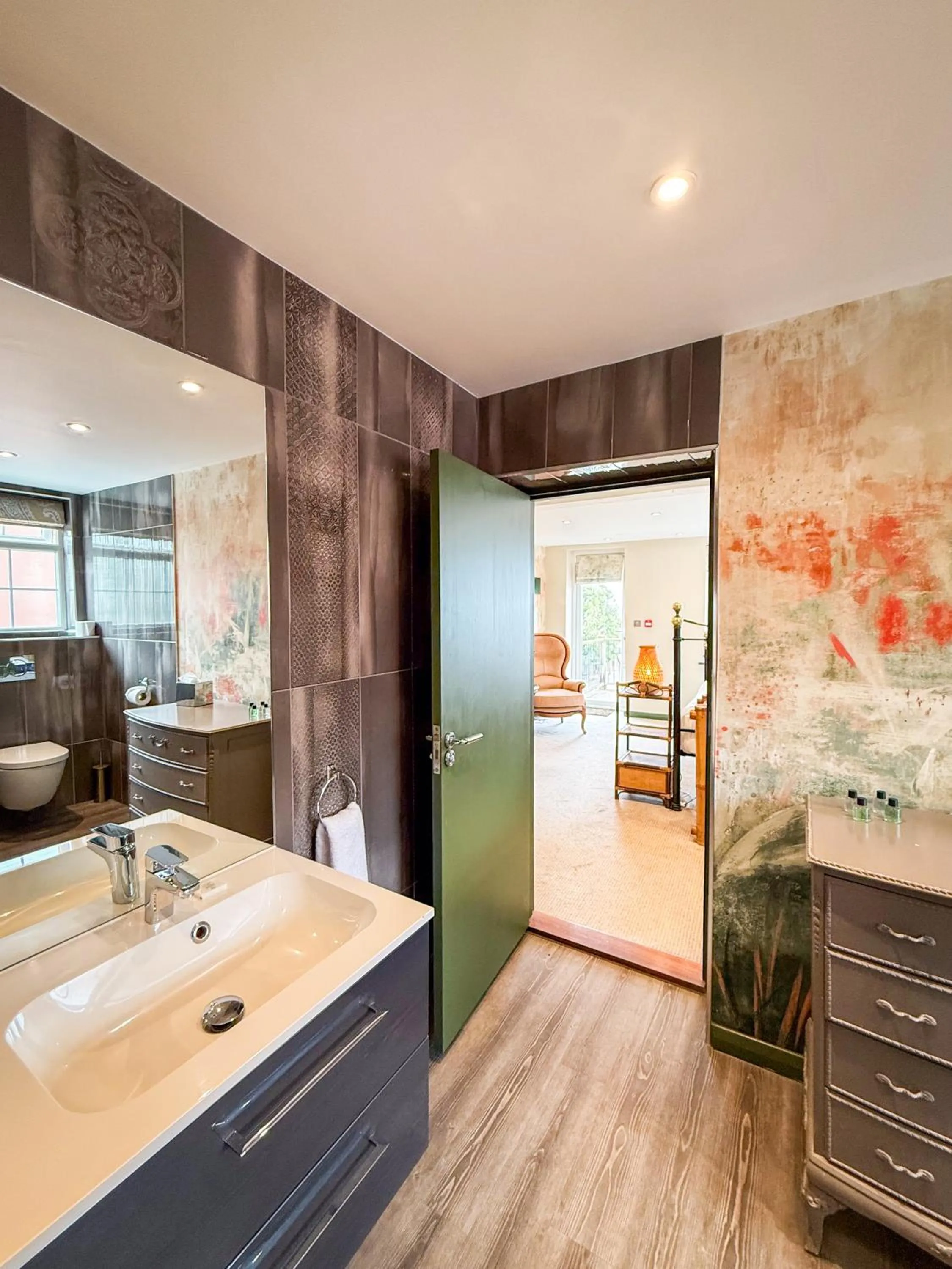 The Crescent Turner Hotel