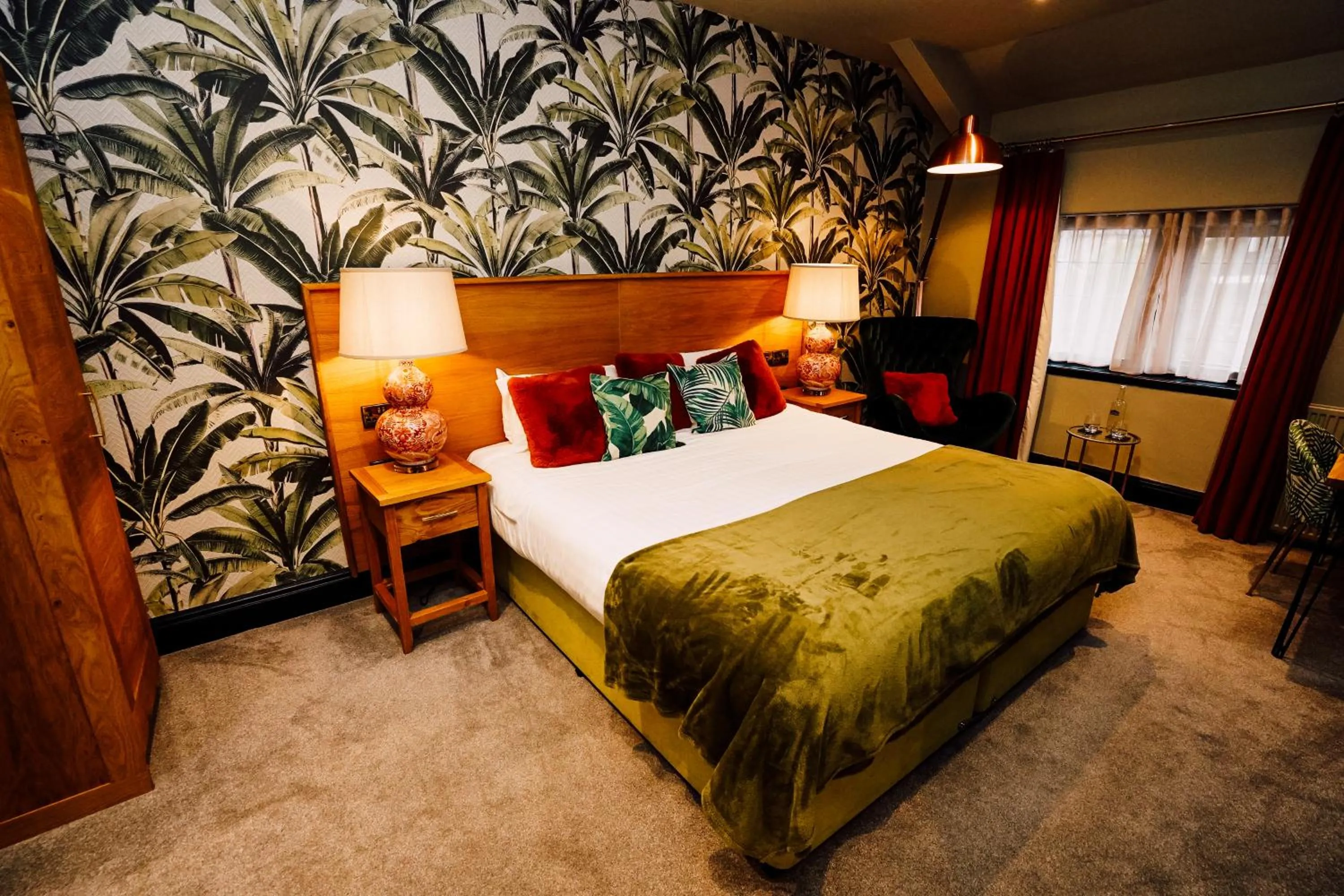 Photo of the whole room, Bed in The George