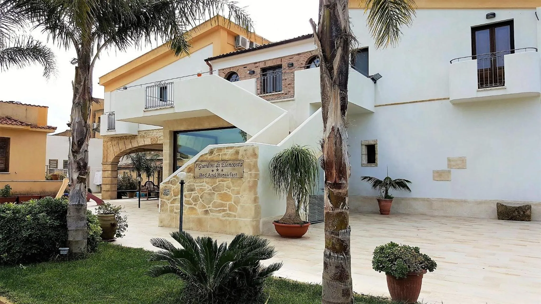 Facade/entrance in I Giardini di Elencosta