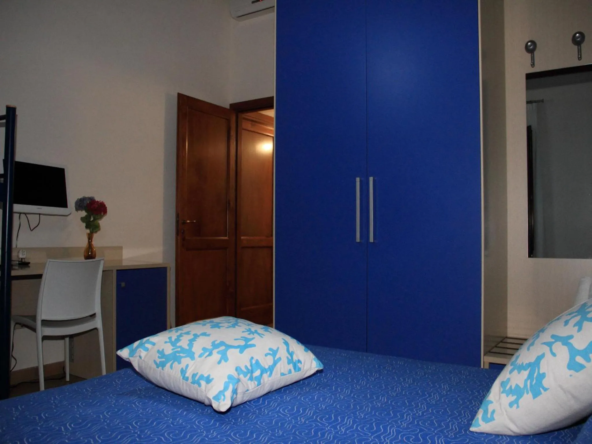 Photo of the whole room, Bed in I Giardini di Elencosta