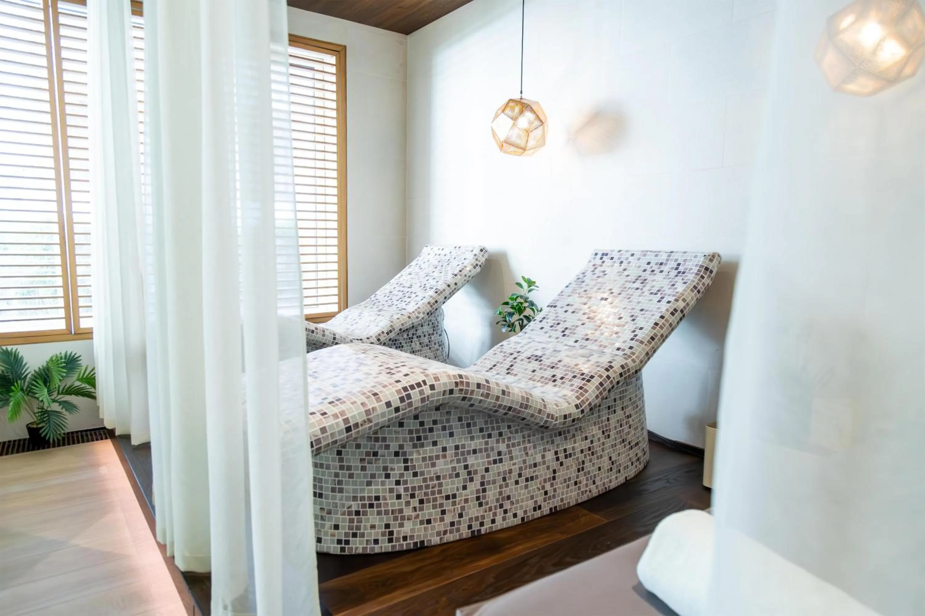 Spa and wellness centre/facilities, Bed in Radisson Collection Hotel, Old Mill Belgrade