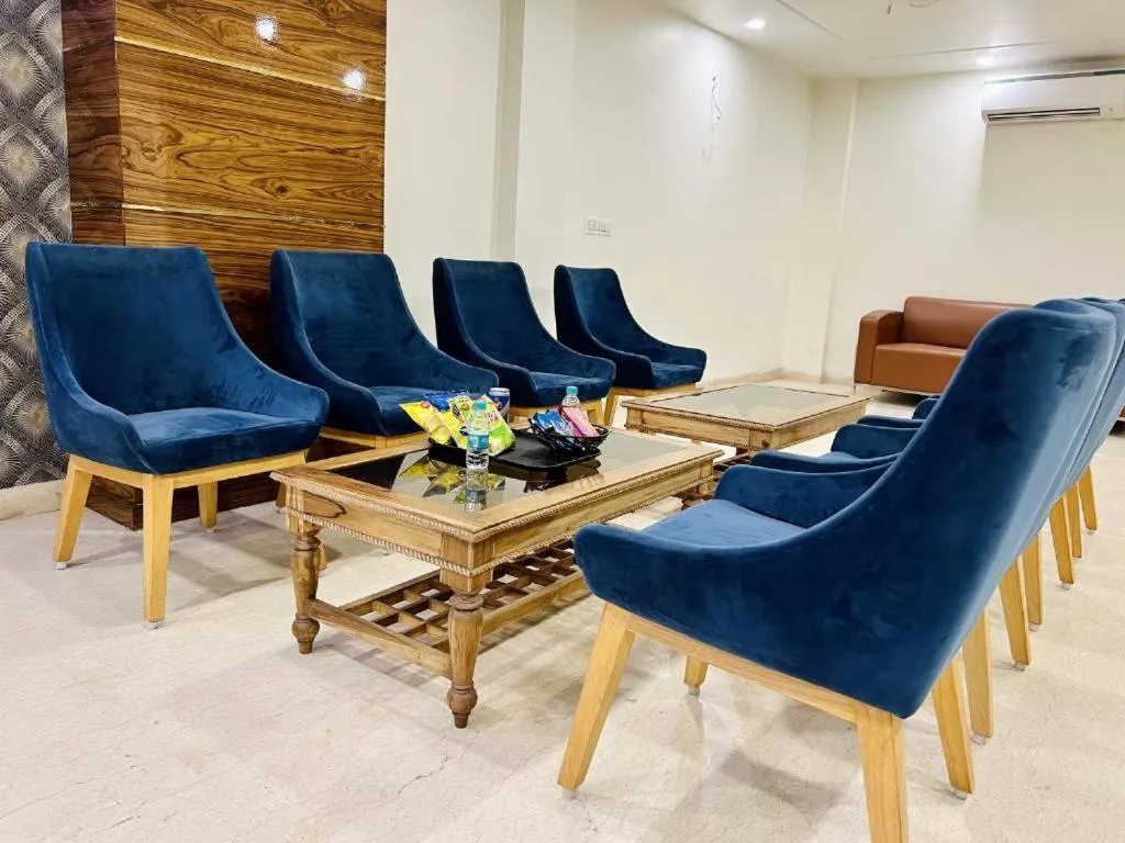 Living room in Hotel Apple Inn & Suites, New Delhi