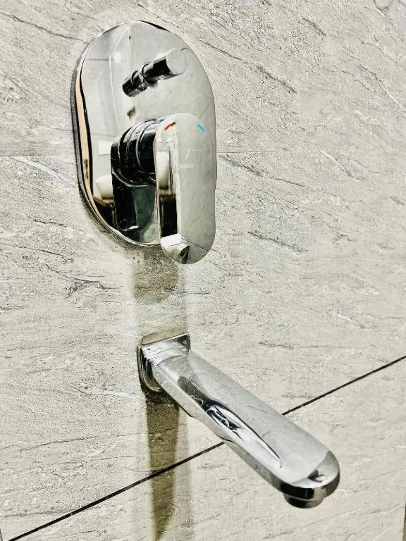 Bathroom in Hotel Apple Inn & Suites, New Delhi