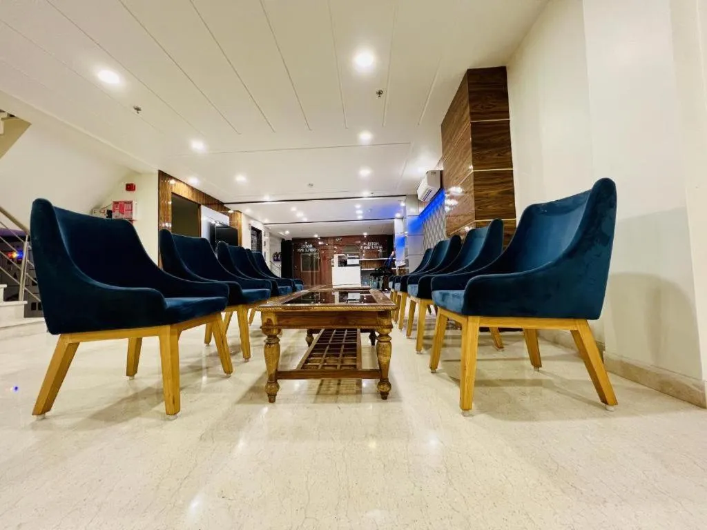 Living room in Hotel Apple Inn & Suites, New Delhi