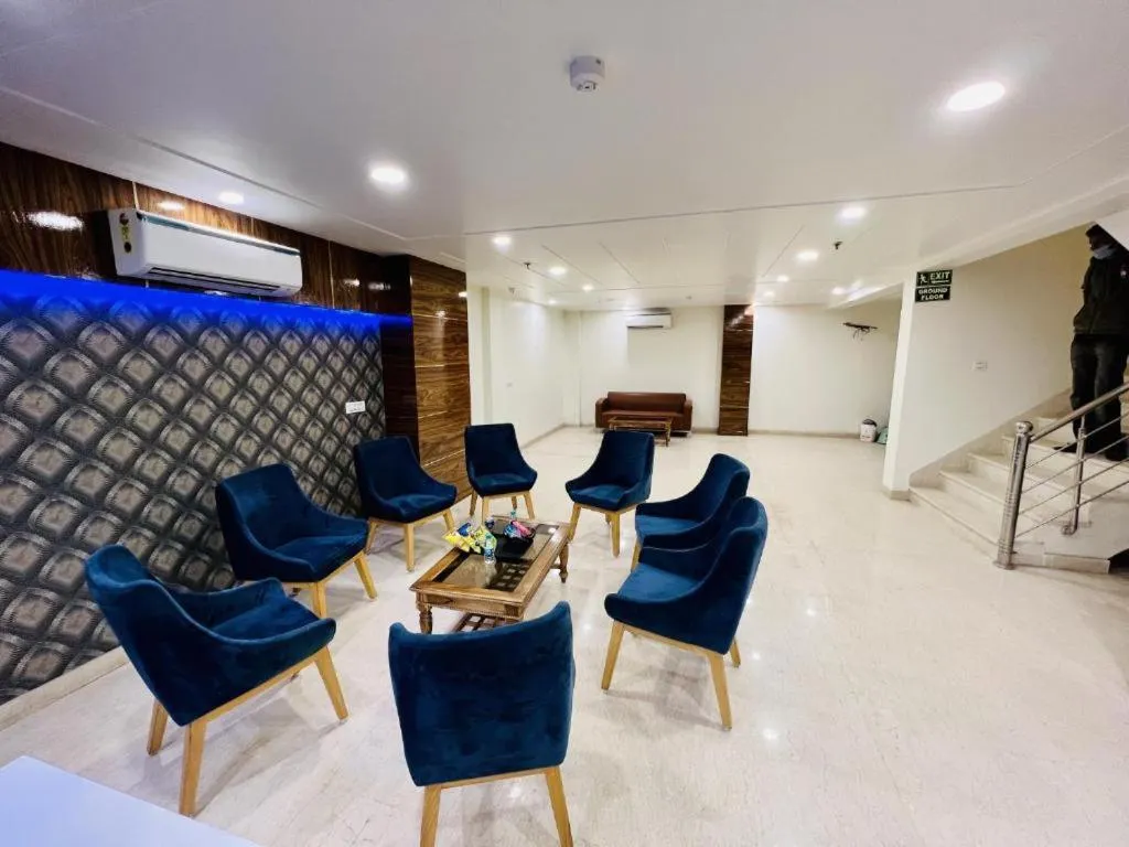 TV and multimedia in Hotel Apple Inn & Suites, New Delhi