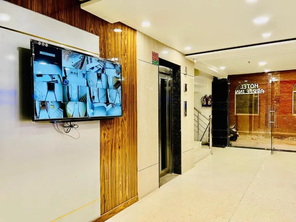 TV and multimedia in Hotel Apple Inn & Suites, New Delhi