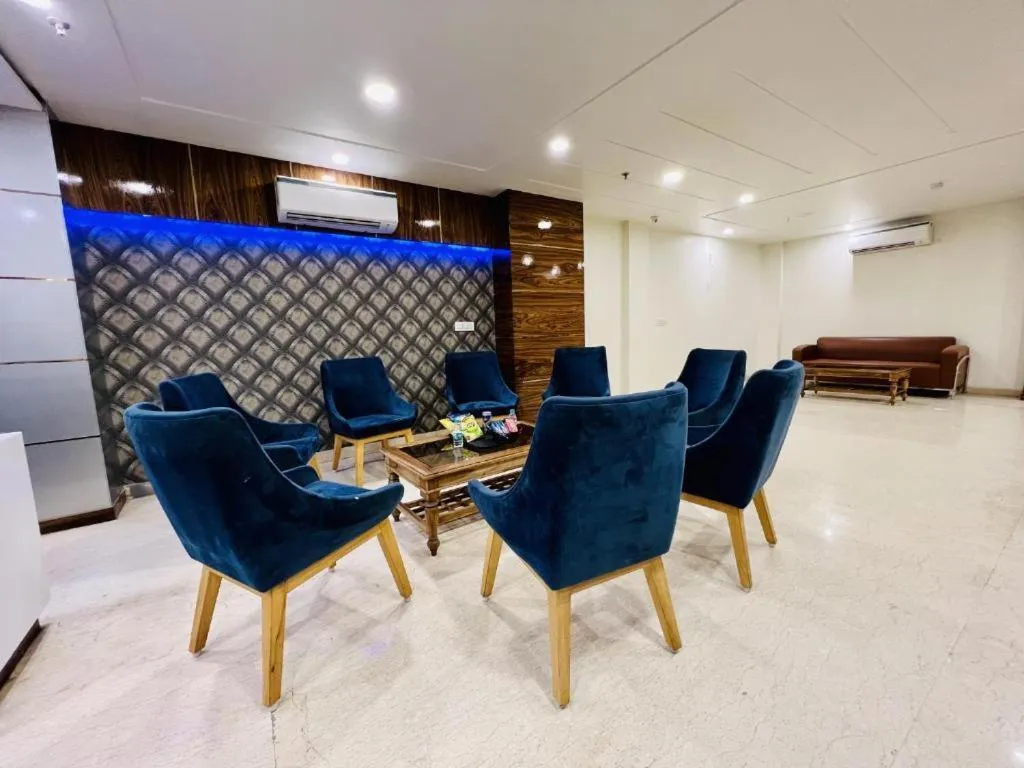 Living room in Hotel Apple Inn & Suites, New Delhi