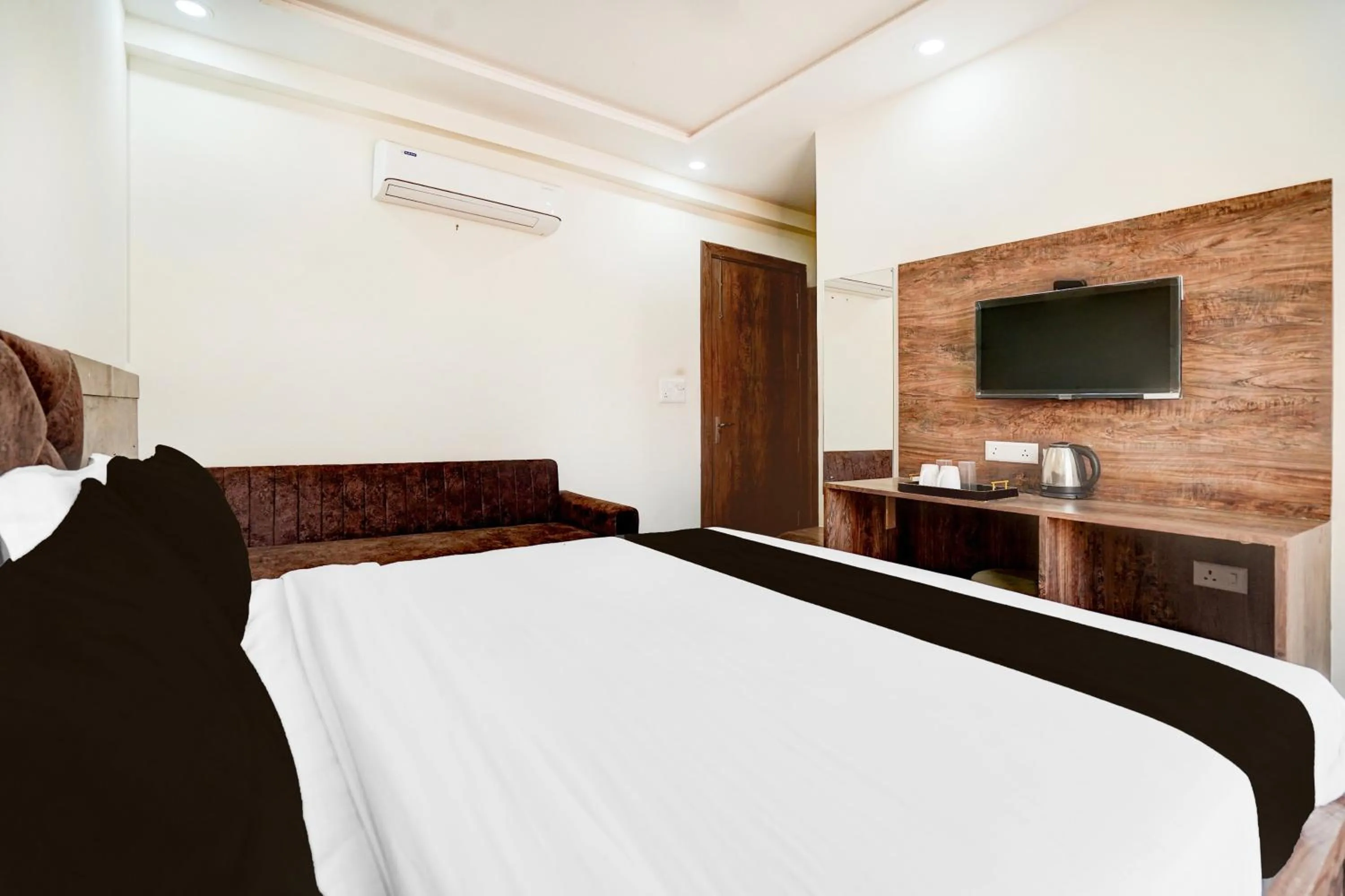 Bedroom, Bed in Townhouse Taj Mahal East Gate Formerly Royal Empire