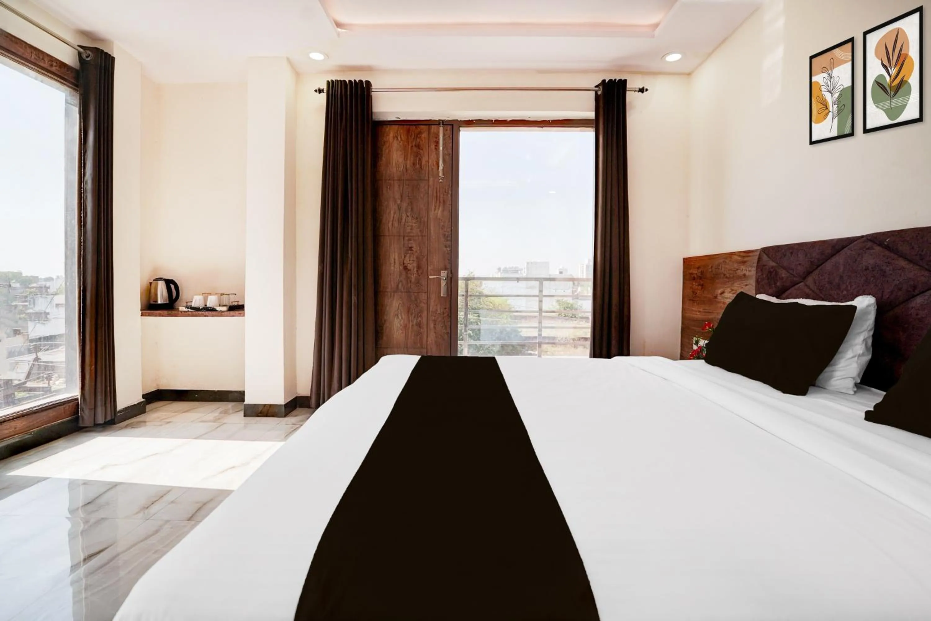 Bedroom, Bed in Townhouse Taj Mahal East Gate Formerly Royal Empire