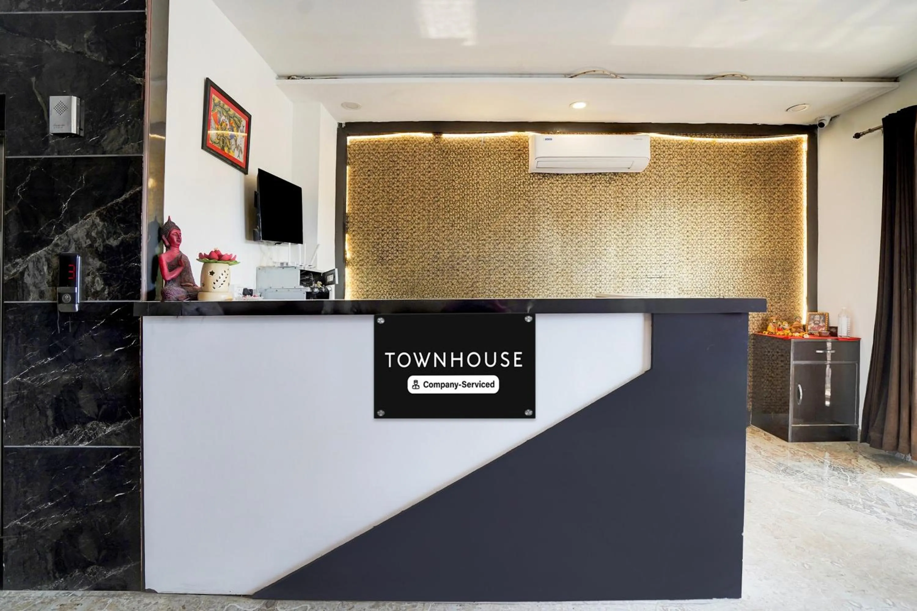 Lobby or reception in Townhouse Taj Mahal East Gate Formerly Royal Empire