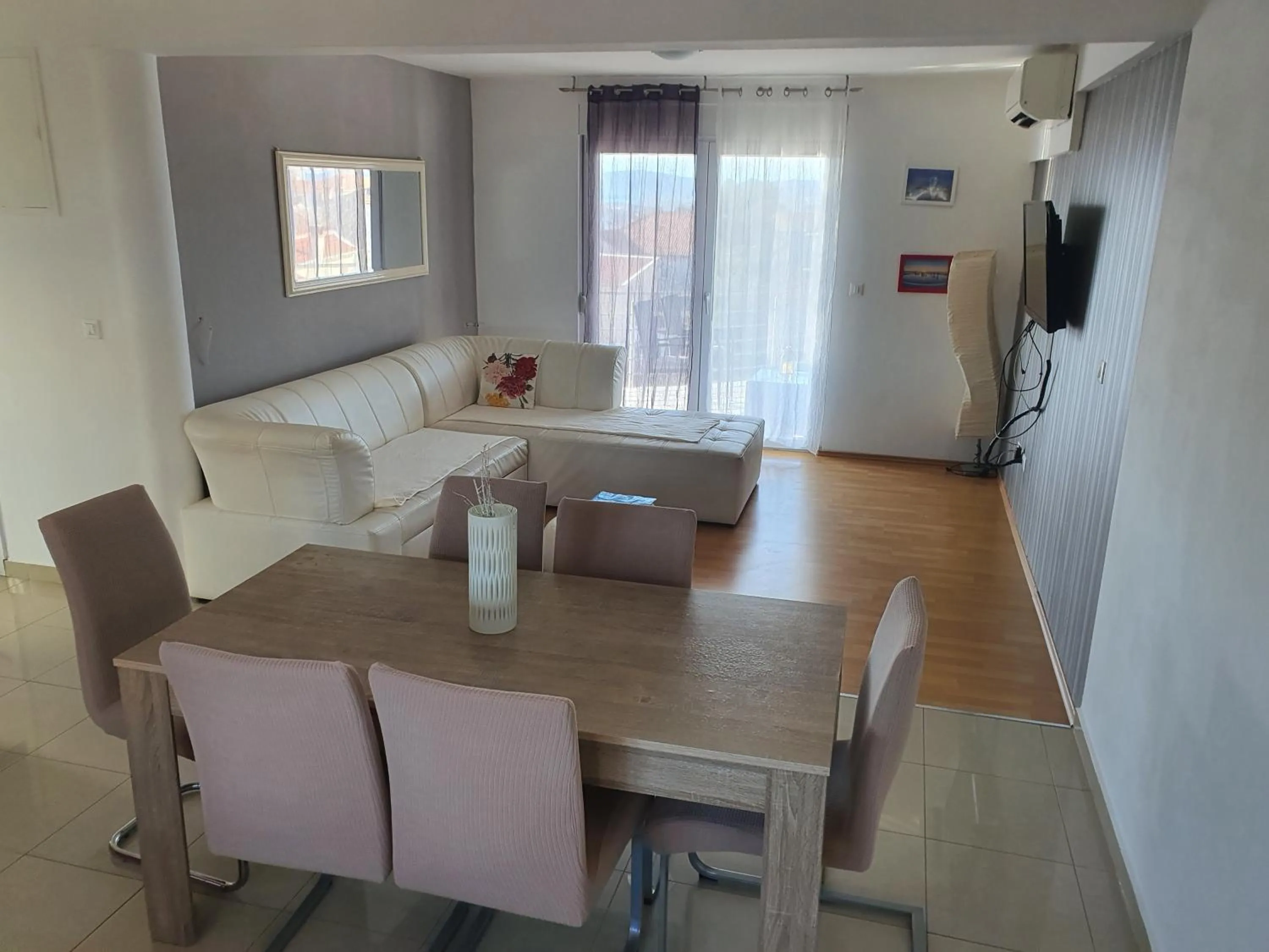 Two-Bedroom Apartment with Balcony in Cozy Two-Bedroom Apartment