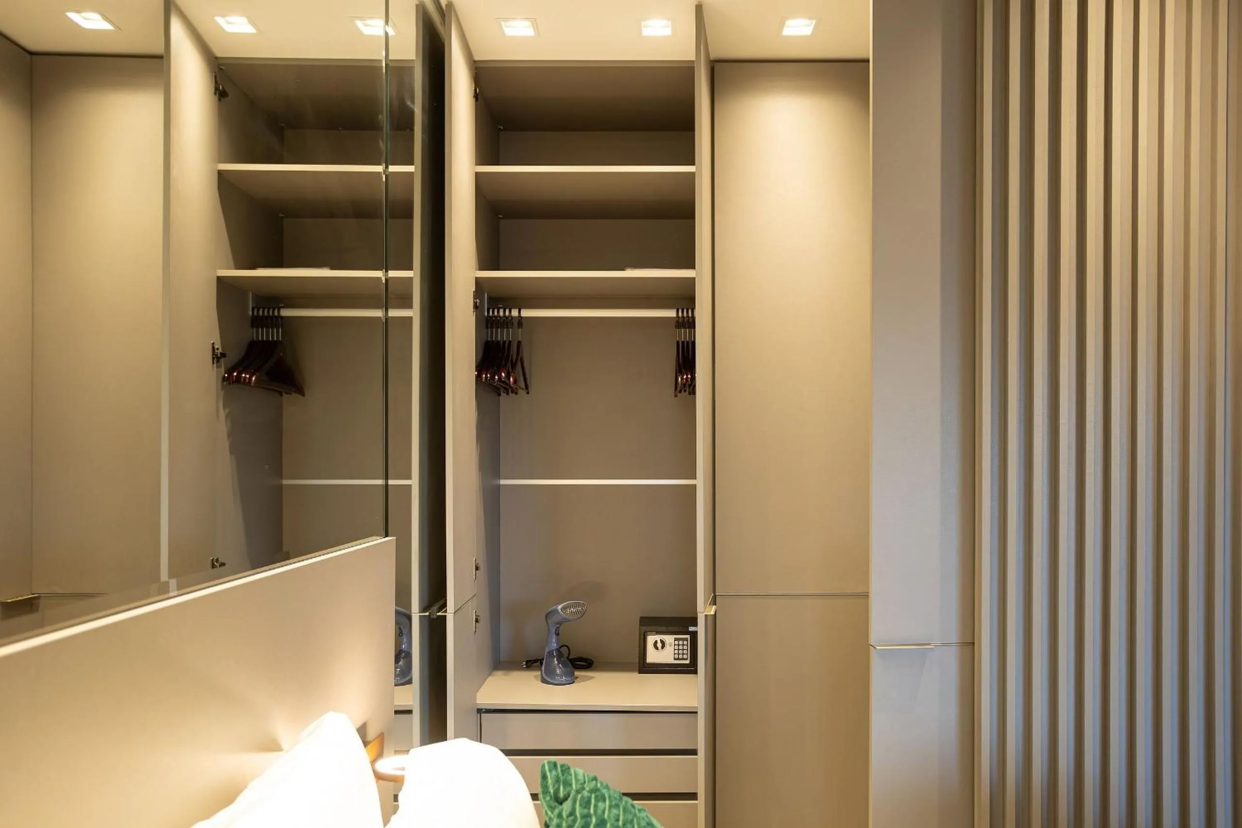 Photo of the whole room in One Eleven Home And Work By Helbor