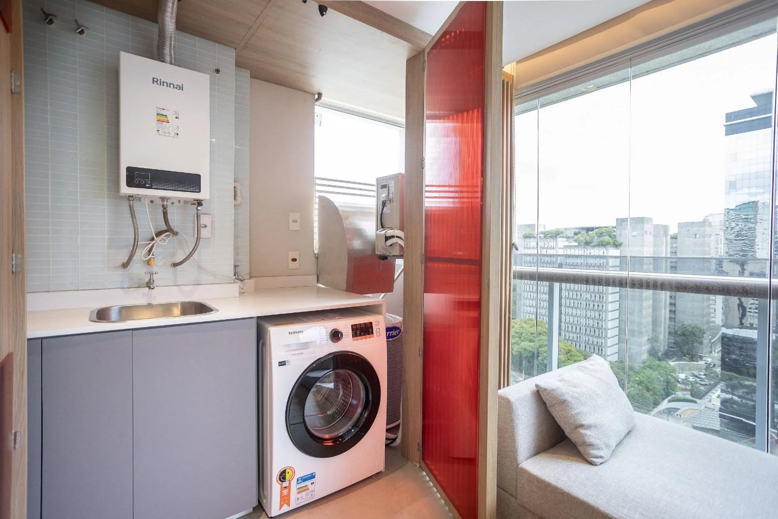 Area and facilities in One Eleven Home And Work By Helbor