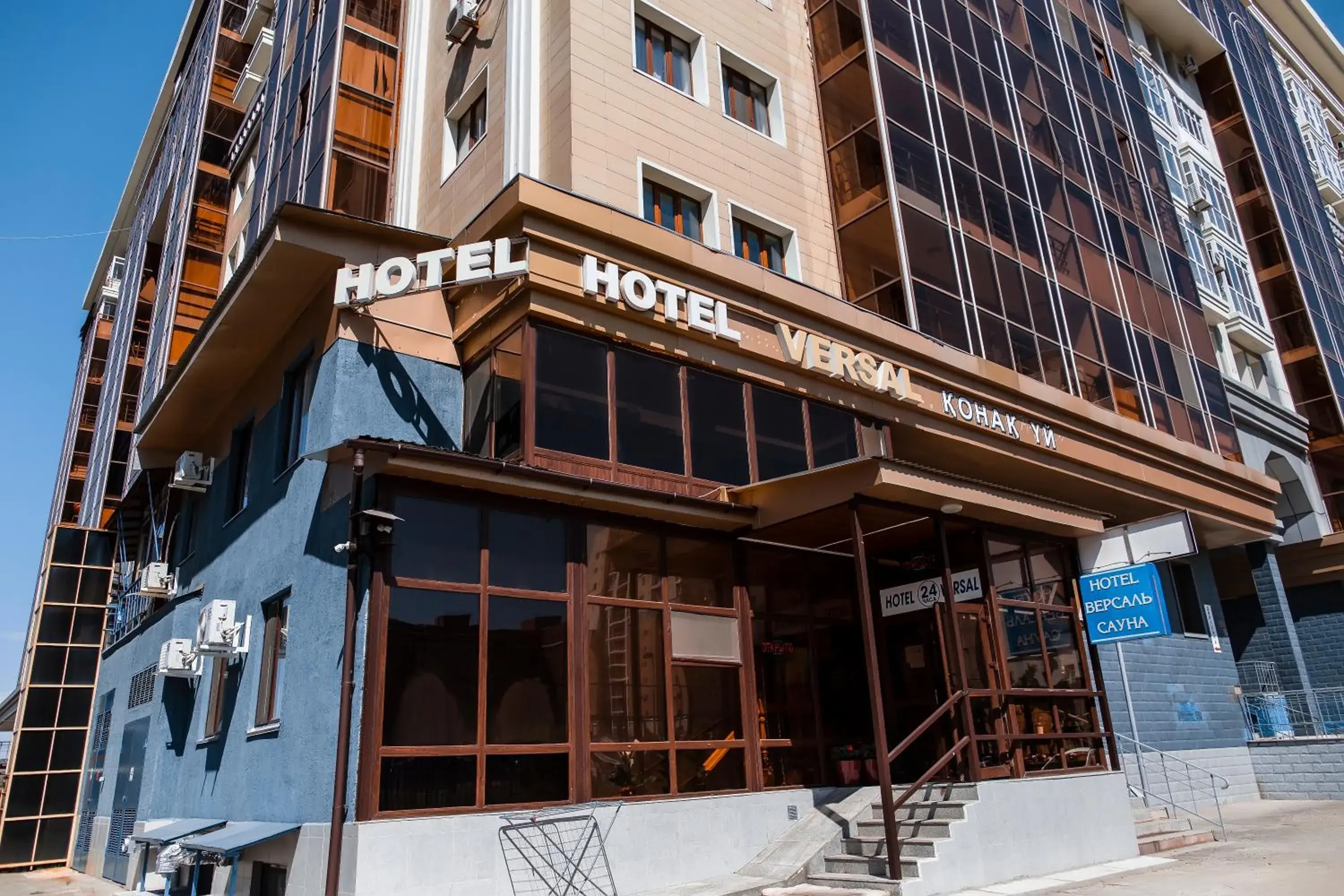 Facade/entrance in Aruna Hotel Facade/entrance in Aruna Hotel