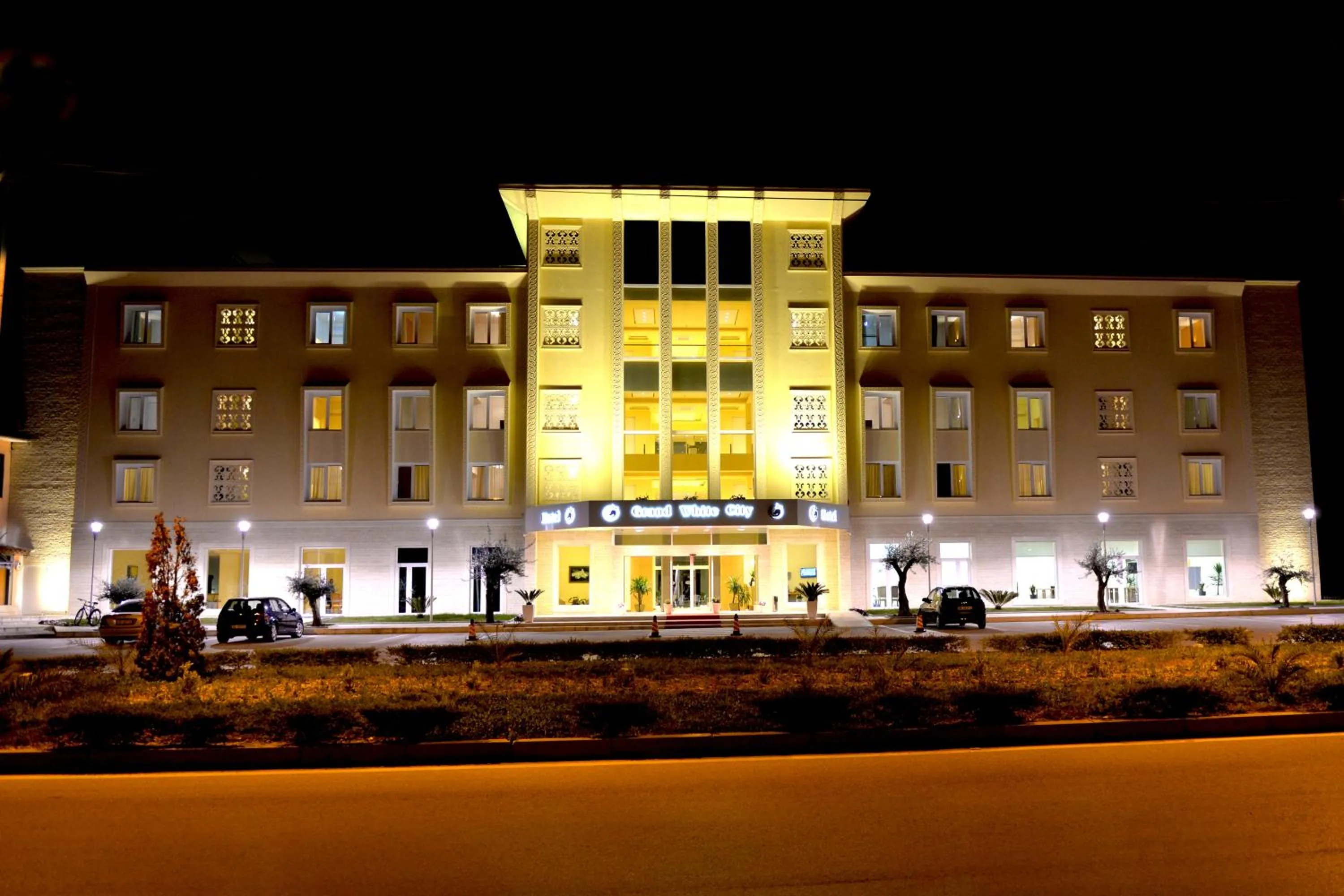 Area and facilities in Grand White City Hotel