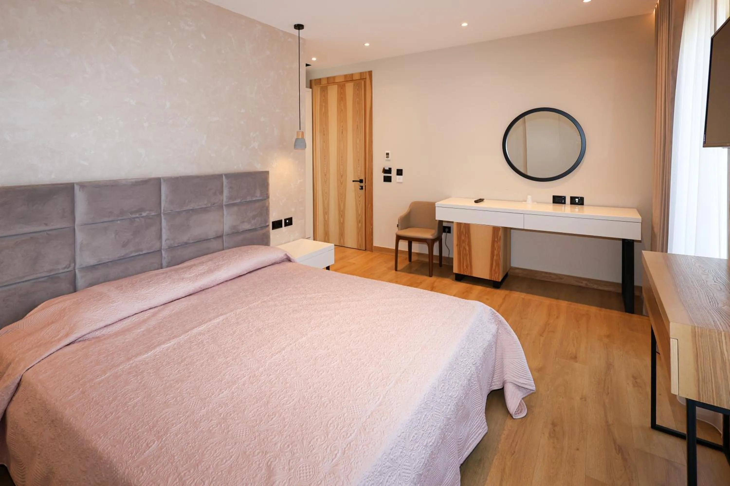 Bedroom, Bed in Grand White City Hotel