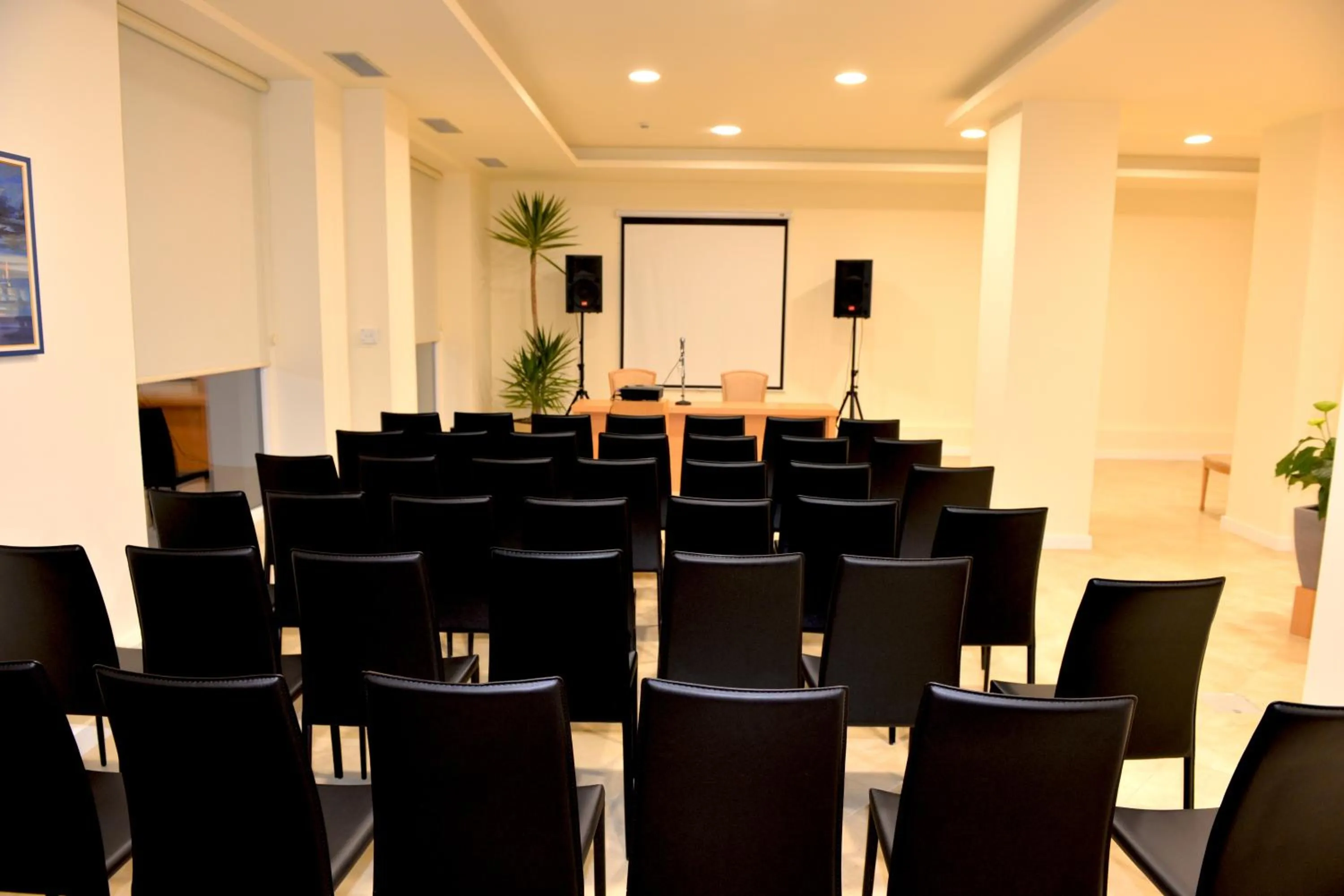 Area and facilities in Grand White City Hotel