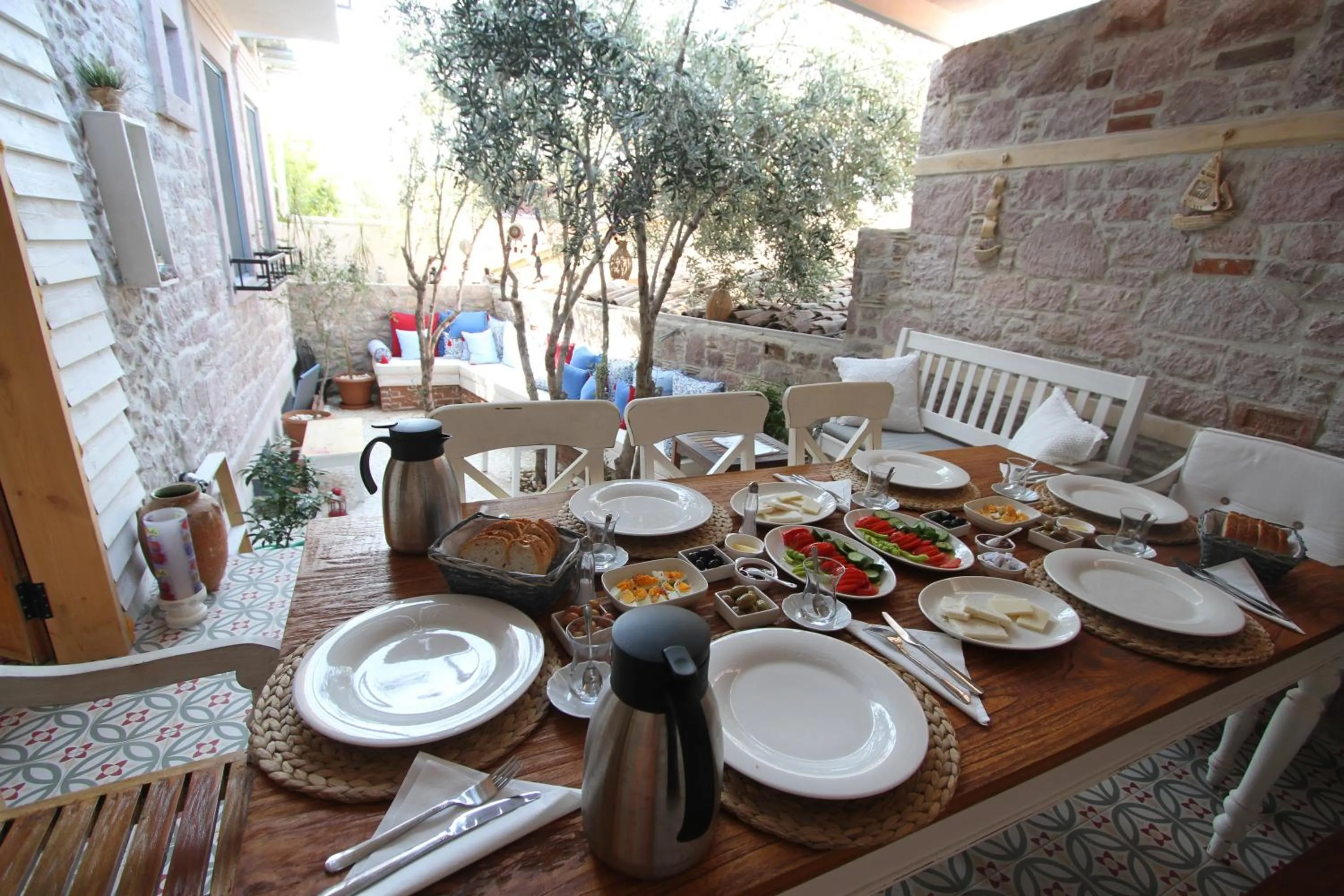 Continental breakfast in Cesmeli Han