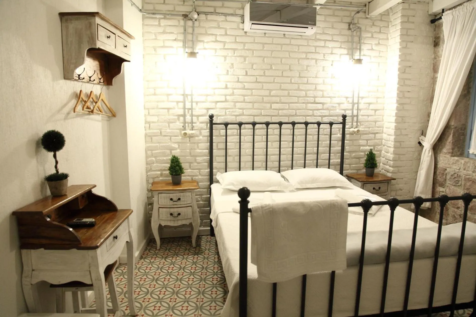 Photo of the whole room, Bed in Cesmeli Han