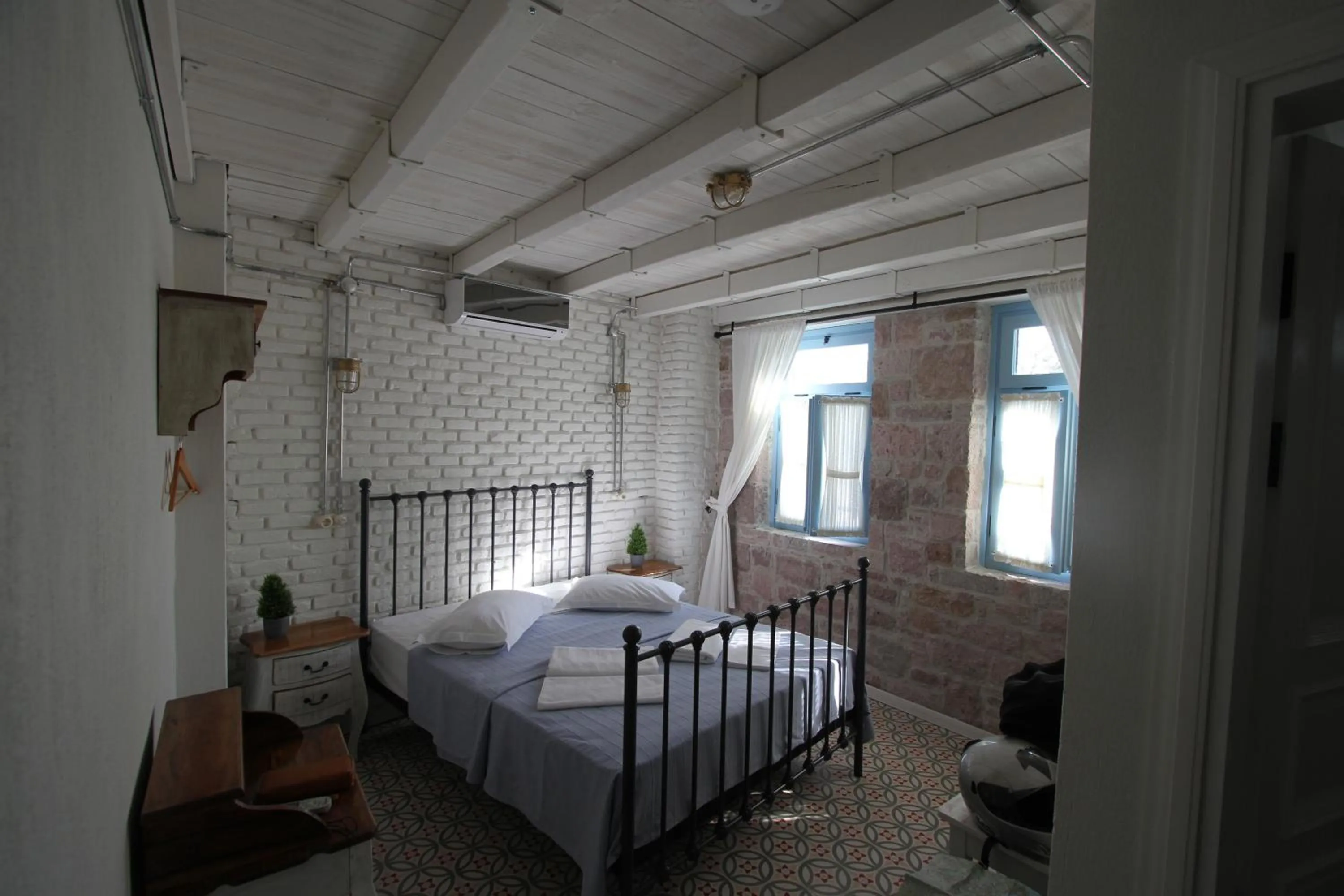 Nearby landmark, Bed in Cesmeli Han