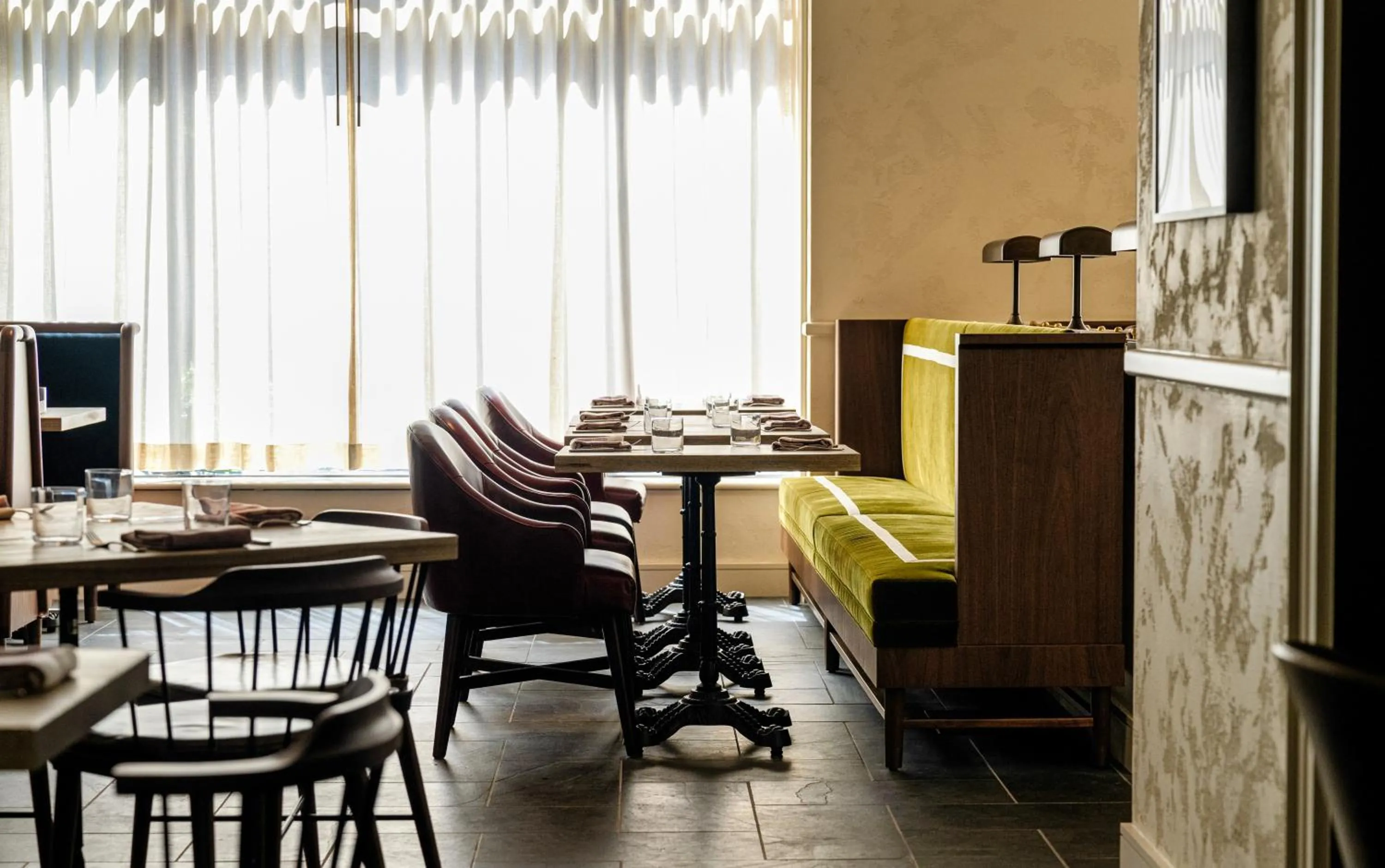 Restaurant/places to eat in Hotel Heron Old Town Alexandria