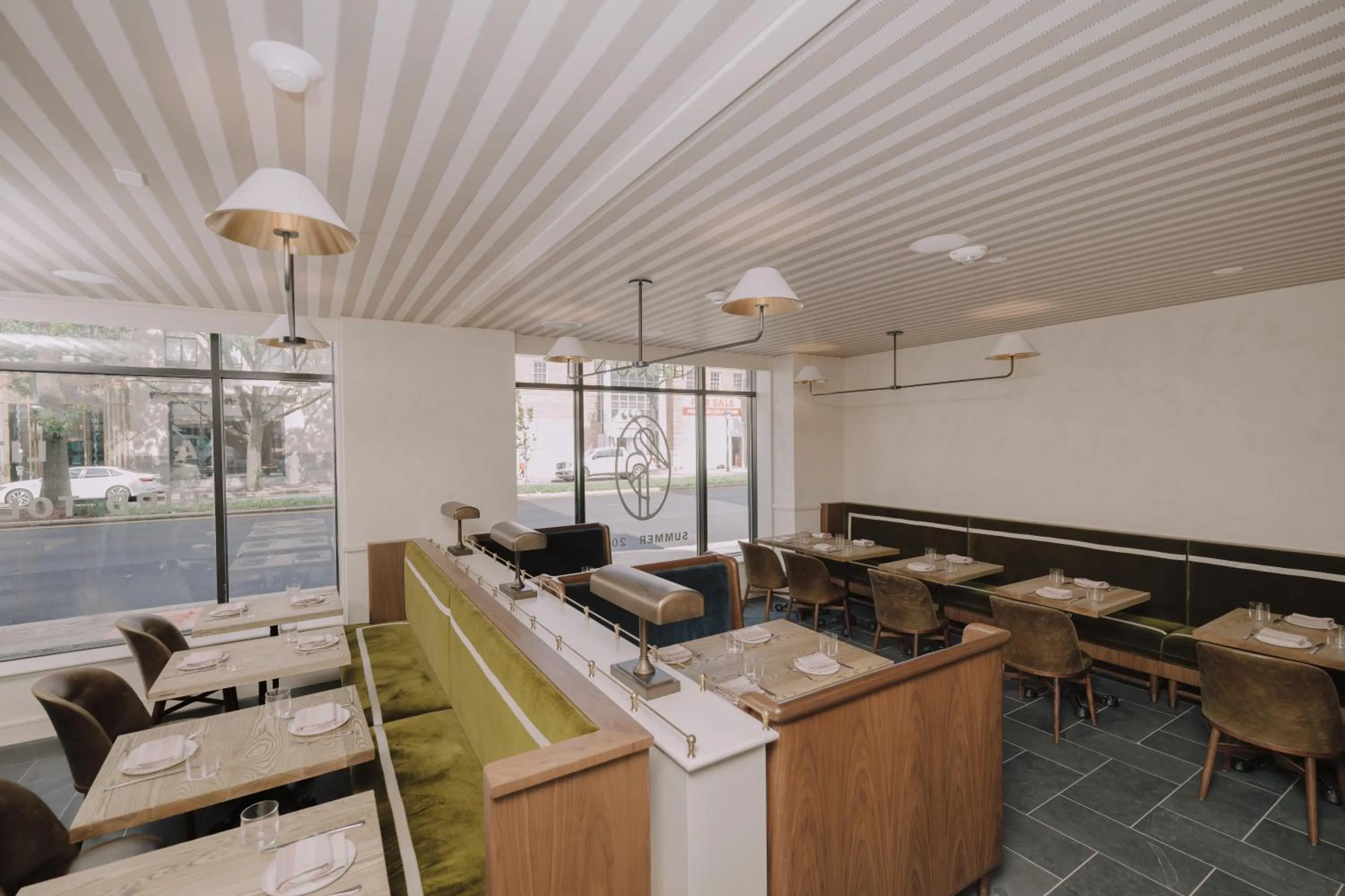 Restaurant/places to eat in Hotel Heron Old Town Alexandria