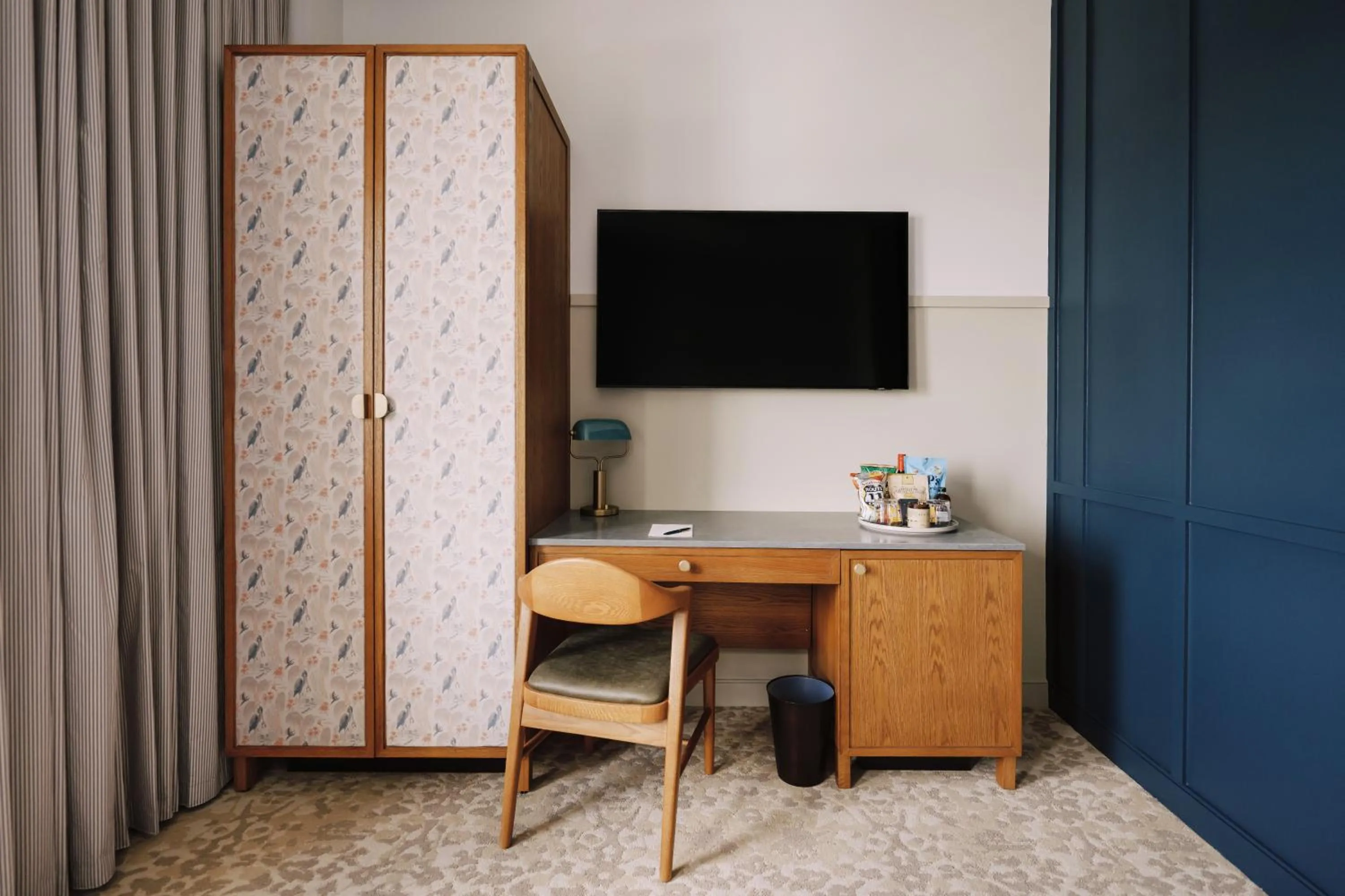 TV and multimedia in Hotel Heron Old Town Alexandria