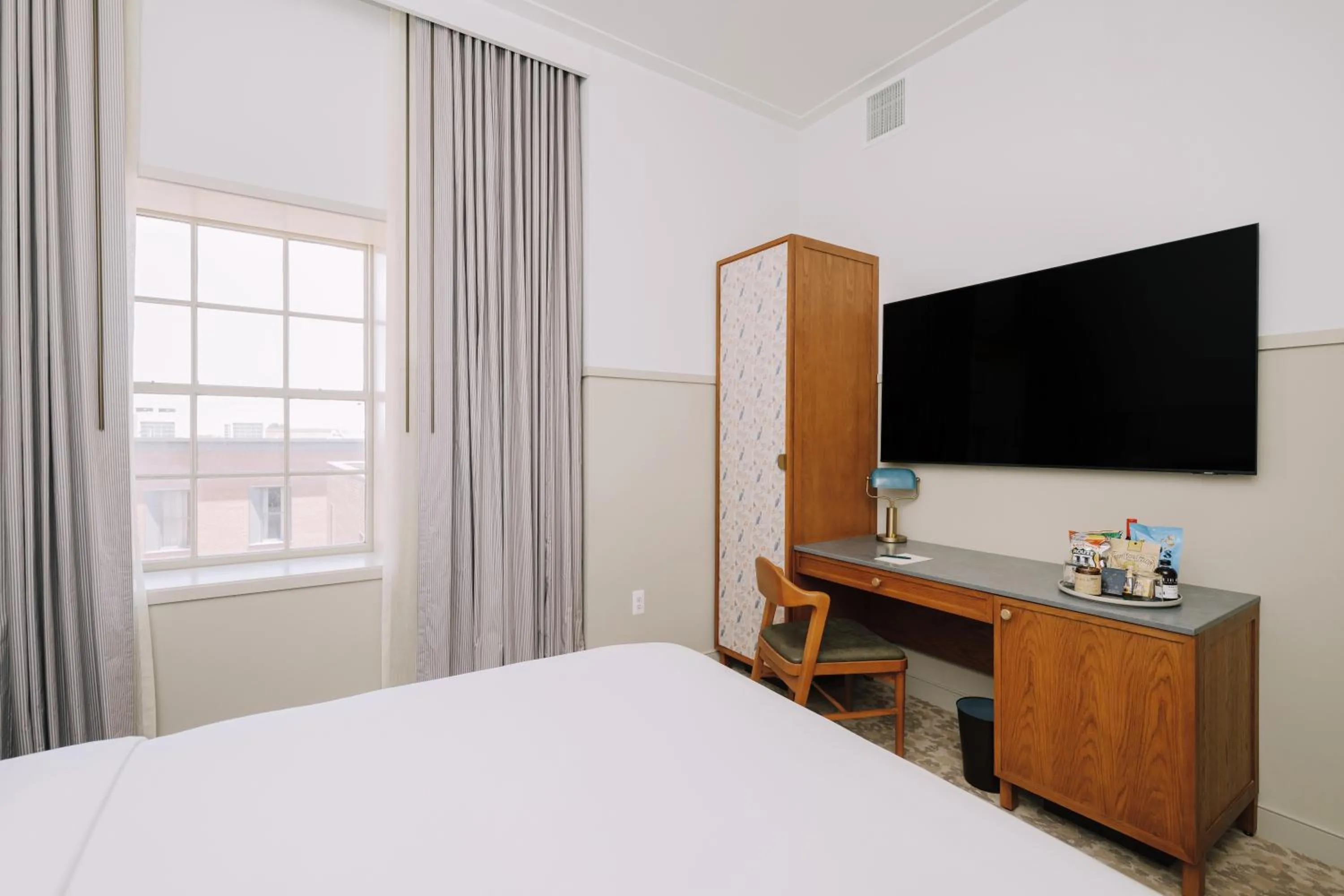 TV and multimedia, Bed in Hotel Heron Old Town Alexandria