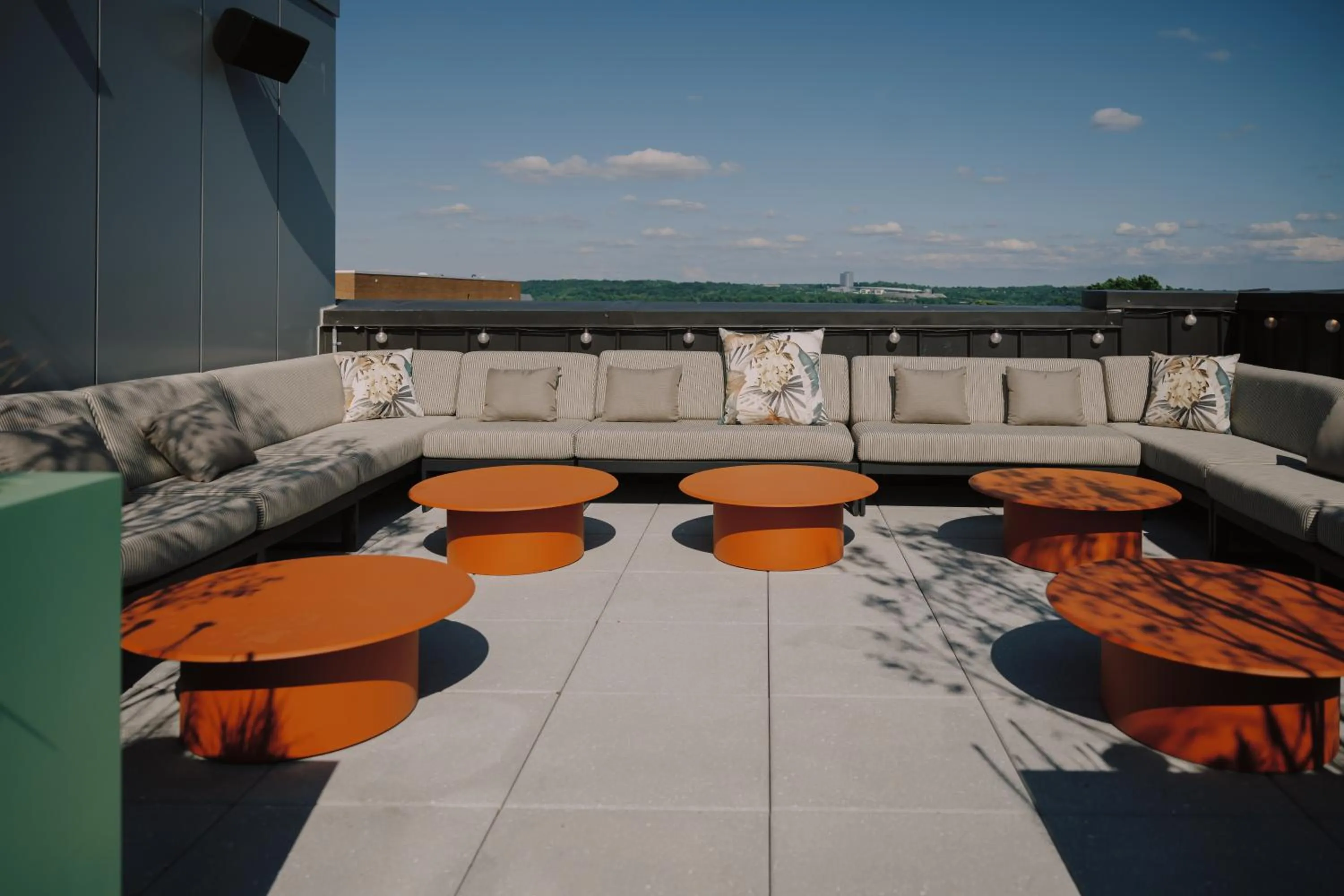 Lounge or bar in Hotel Heron Old Town Alexandria