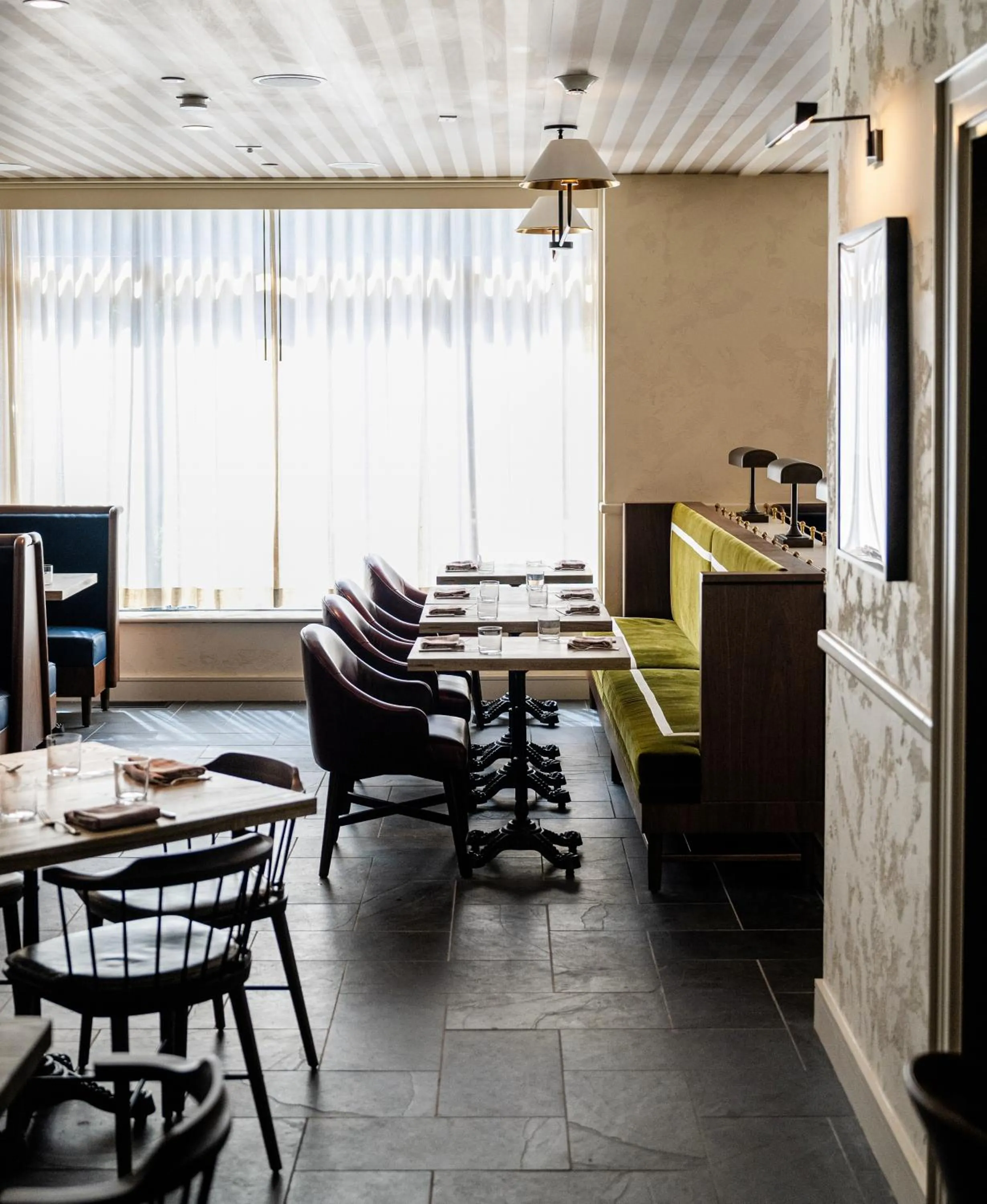 Restaurant/places to eat in Hotel Heron Old Town Alexandria