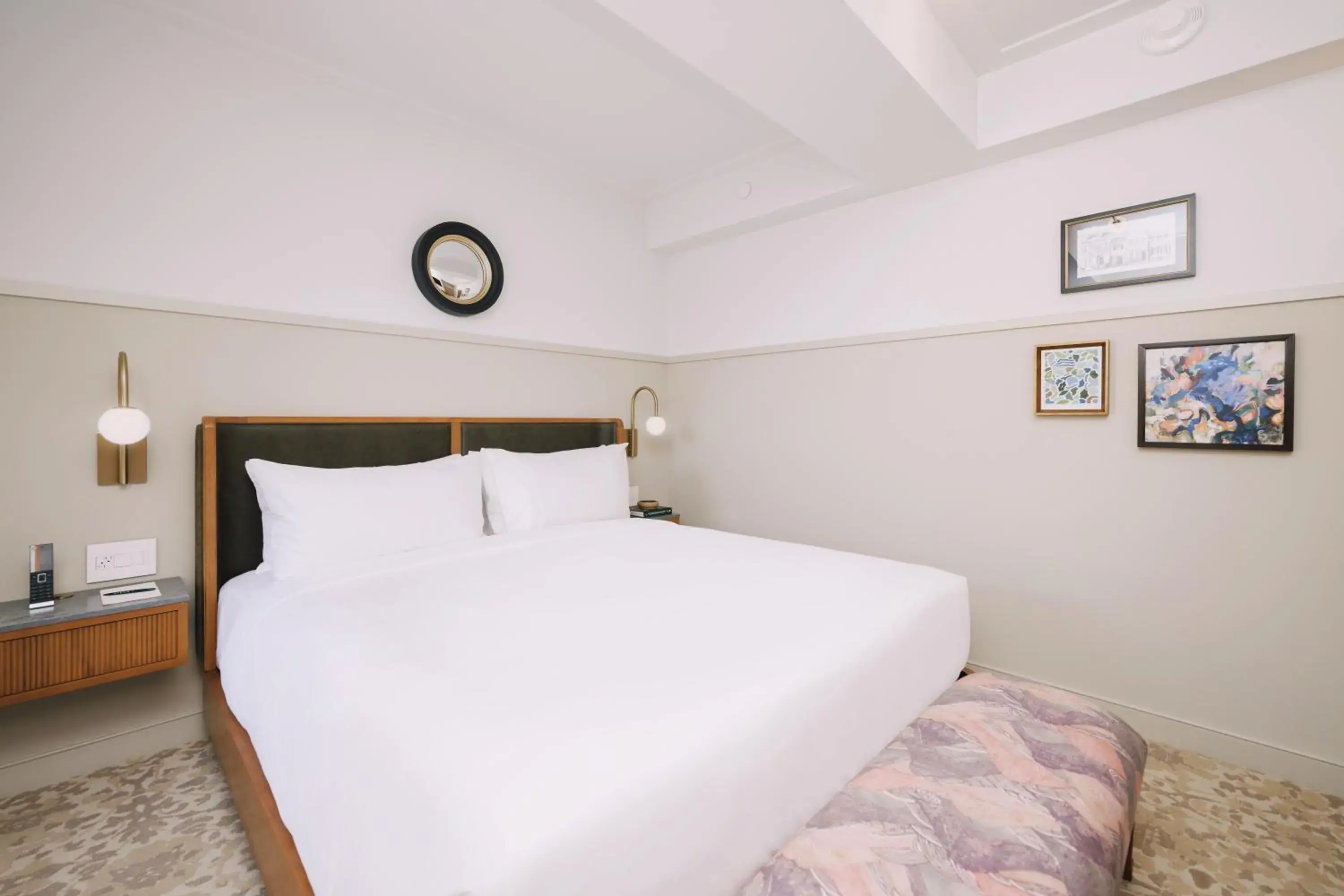 King Room in Hotel Heron Old Town Alexandria King Room in Hotel Heron Old Town Alexandria