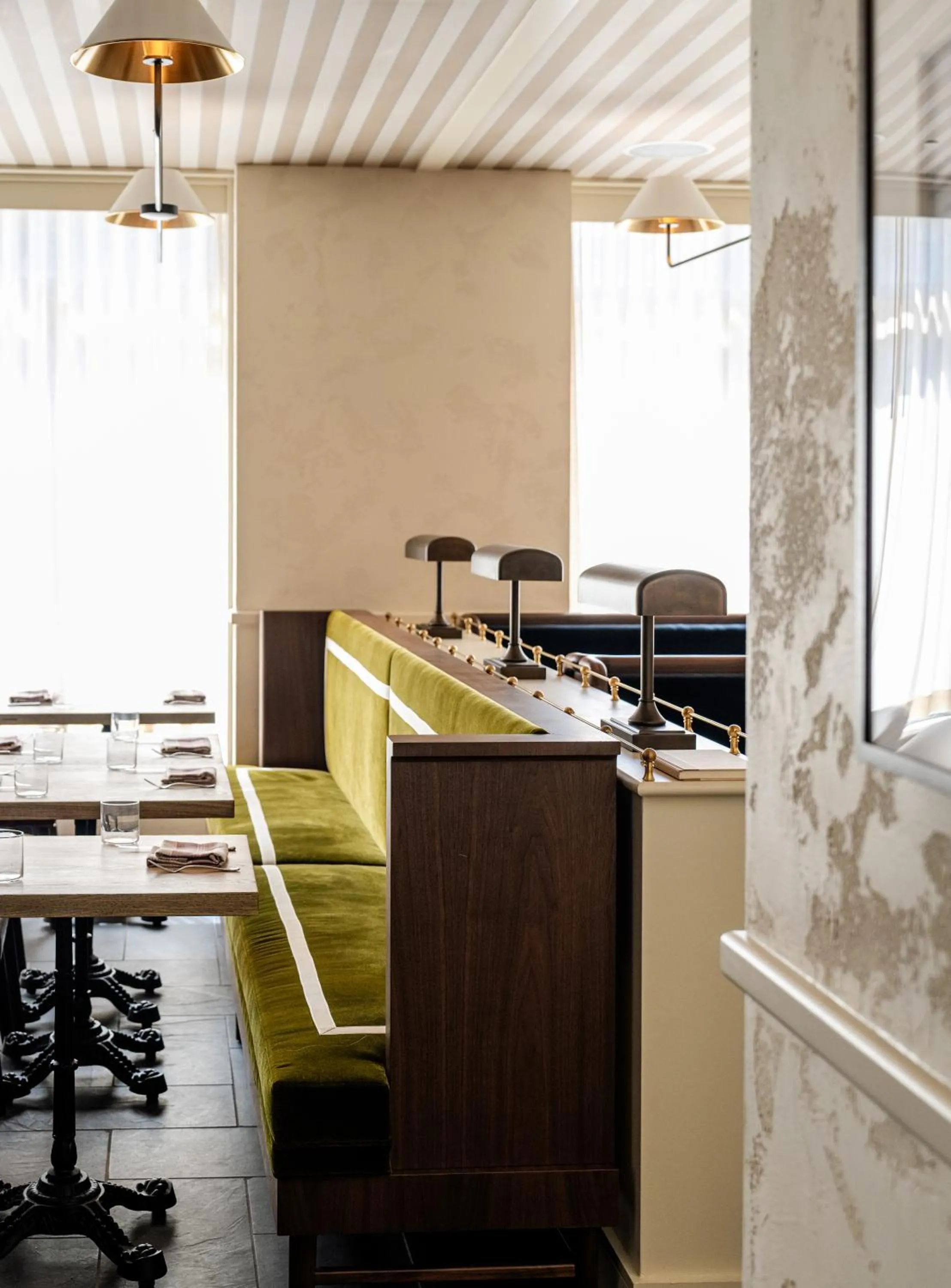 Restaurant/places to eat in Hotel Heron Old Town Alexandria