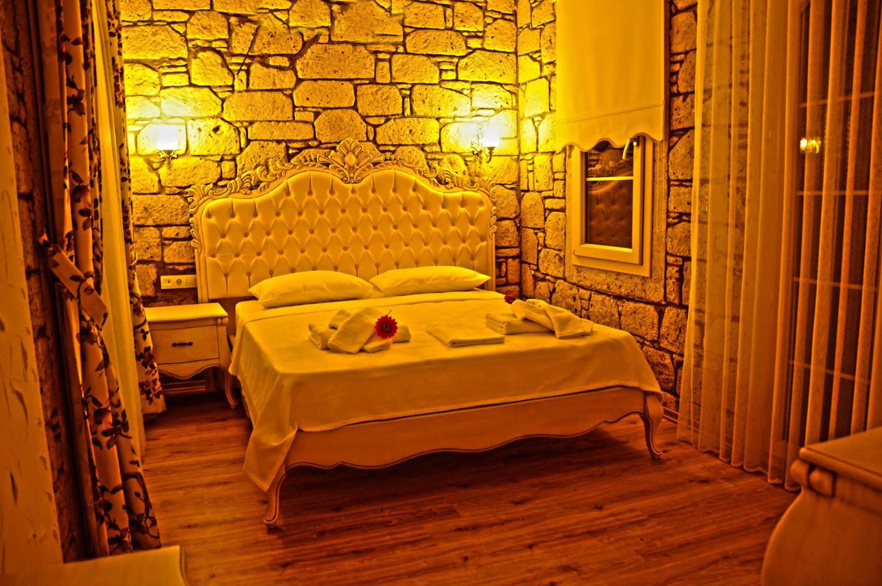 Bathroom, Bed in Alacati Lucky Angel Hotel