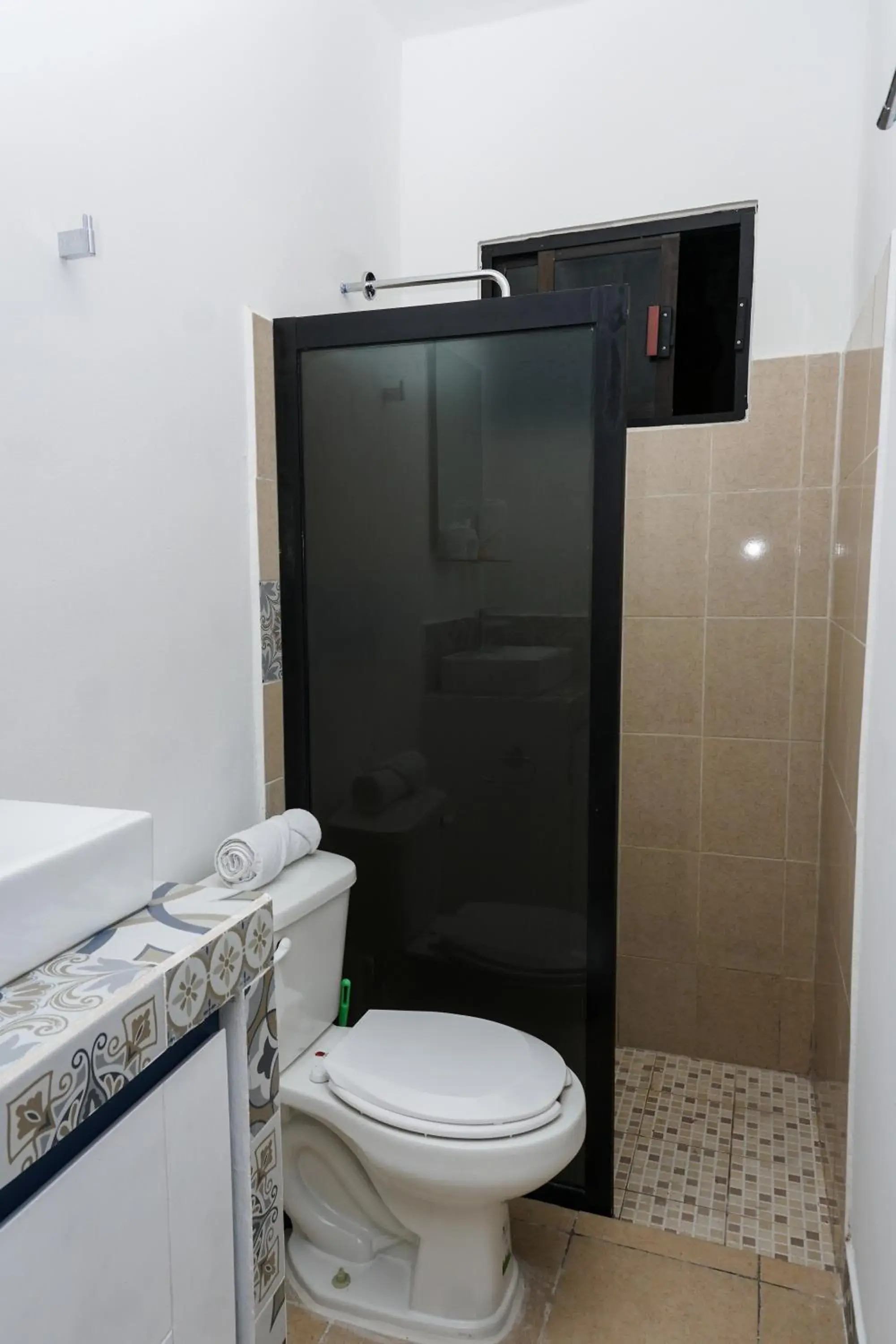 Shower in Linda Vecindad Playa del Carmen Shower in Linda Vecindad Playa del Carmen