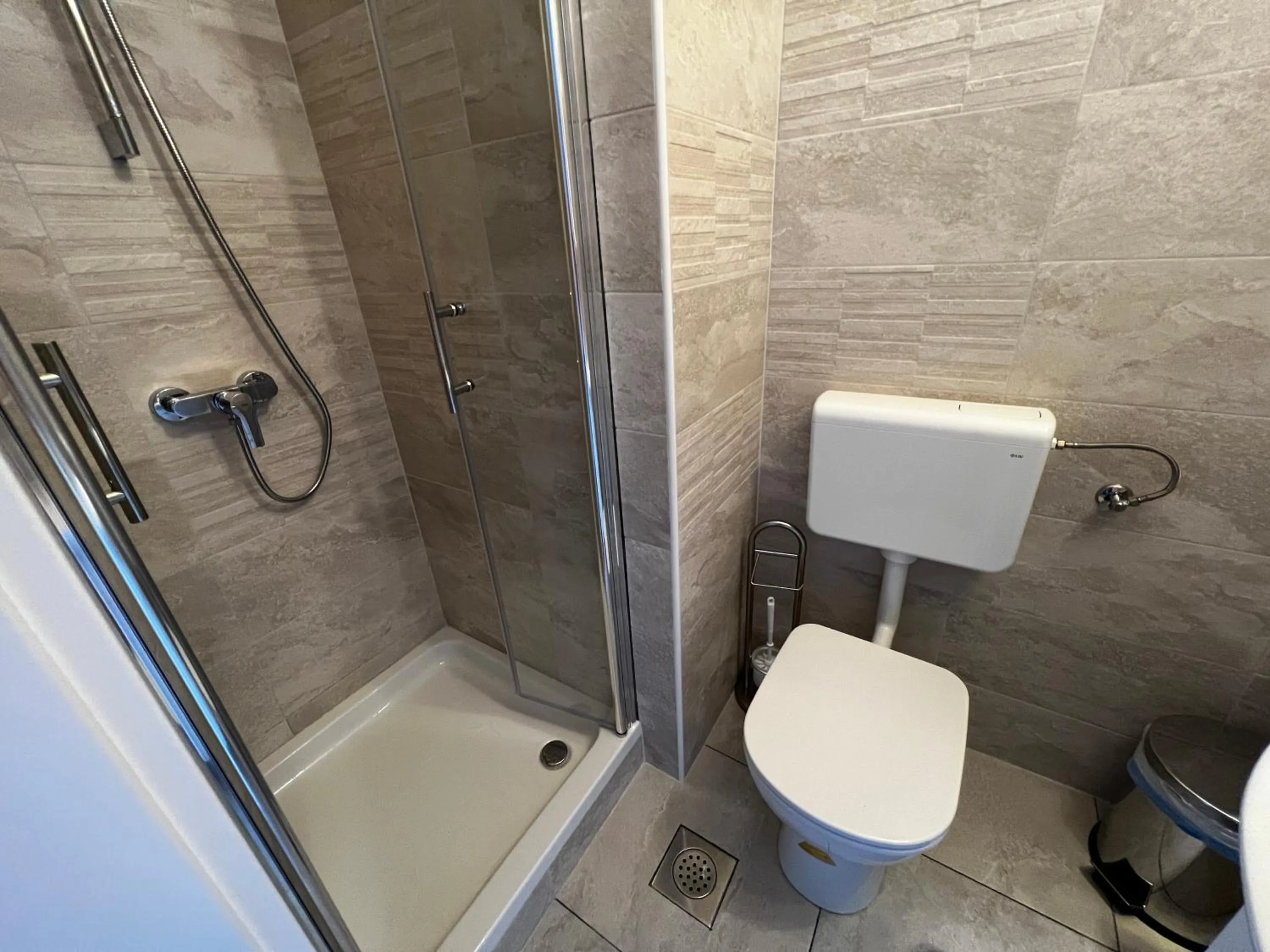 Shower in Guesthouse Villa Stanger