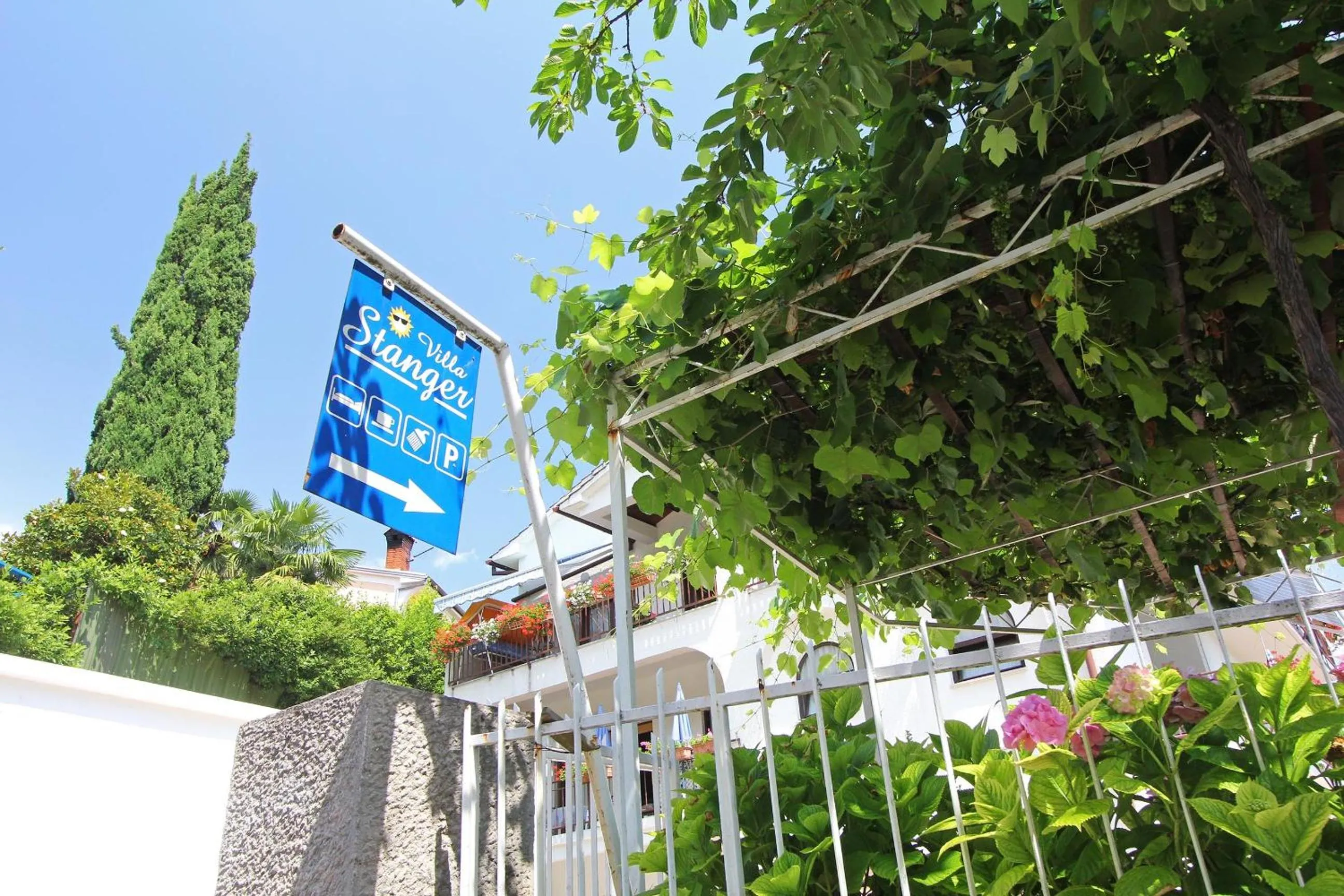 Facade/entrance in Guesthouse Villa Stanger
