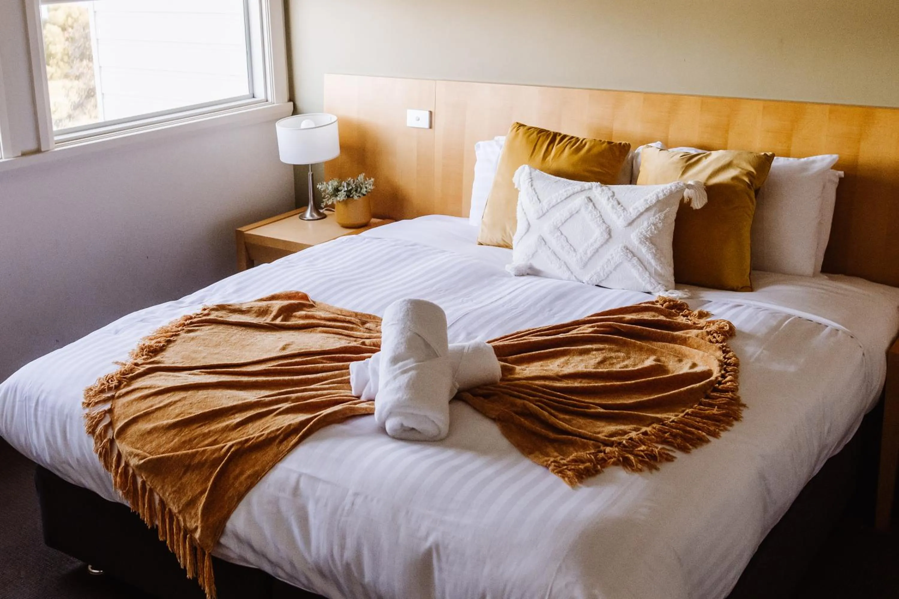 Bed in York Cove Hotel