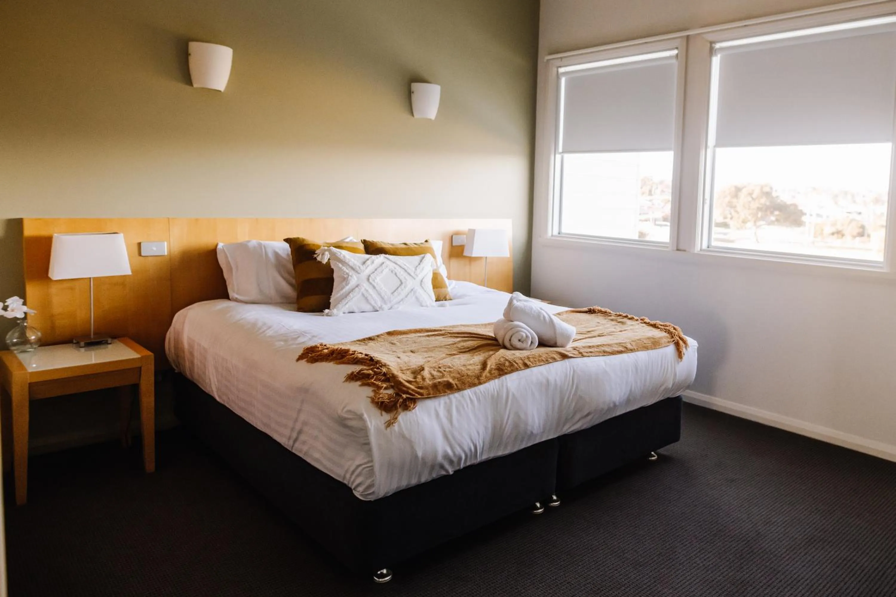 Bed in York Cove Hotel