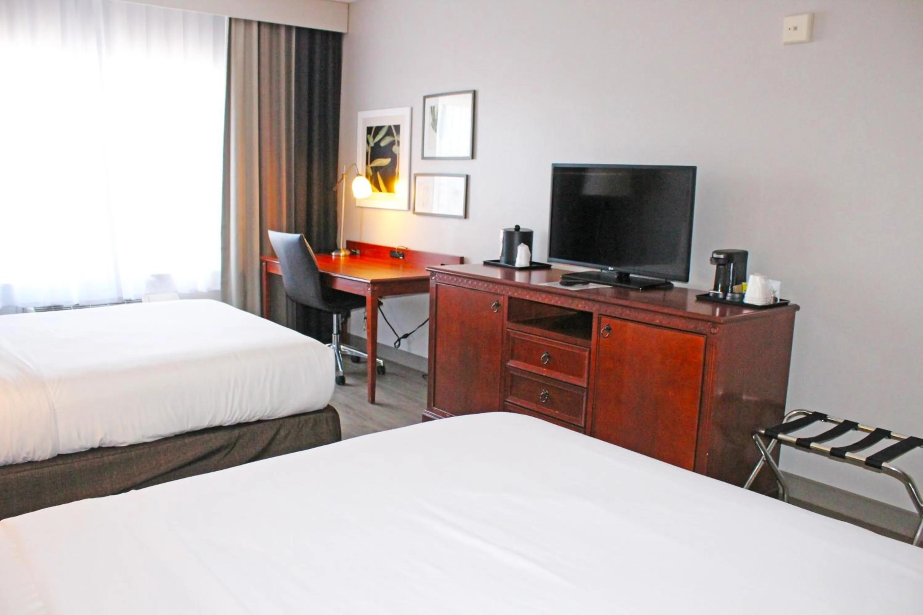 Bed in Independence Stay Hotel & Suites