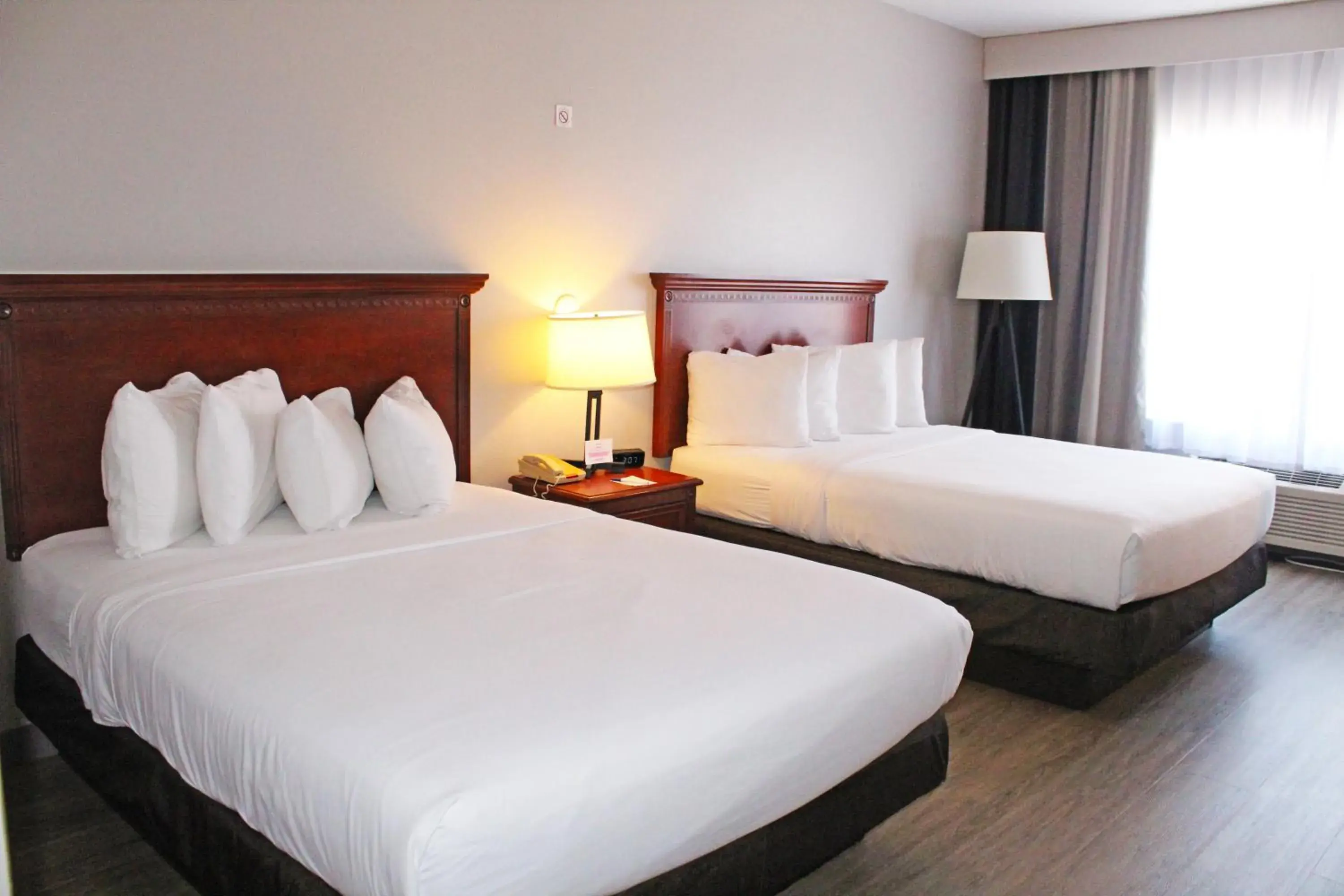 Economy Double Room in Independence Stay Hotel & Suites Economy Double Room in Independence Stay Hotel & Suites