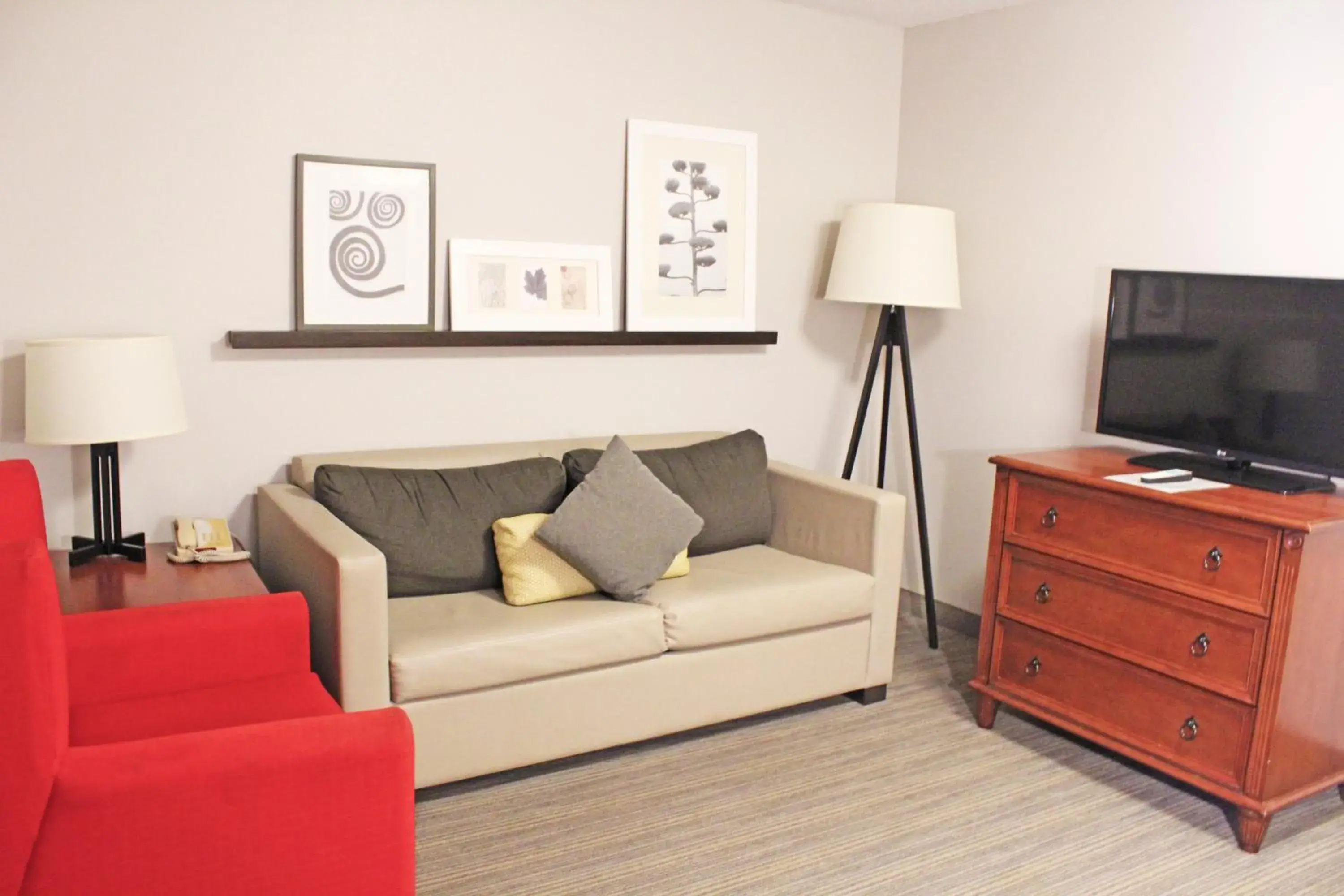 Deluxe King Suite in Independence Stay Hotel & Suites Deluxe King Suite in Independence Stay Hotel & Suites