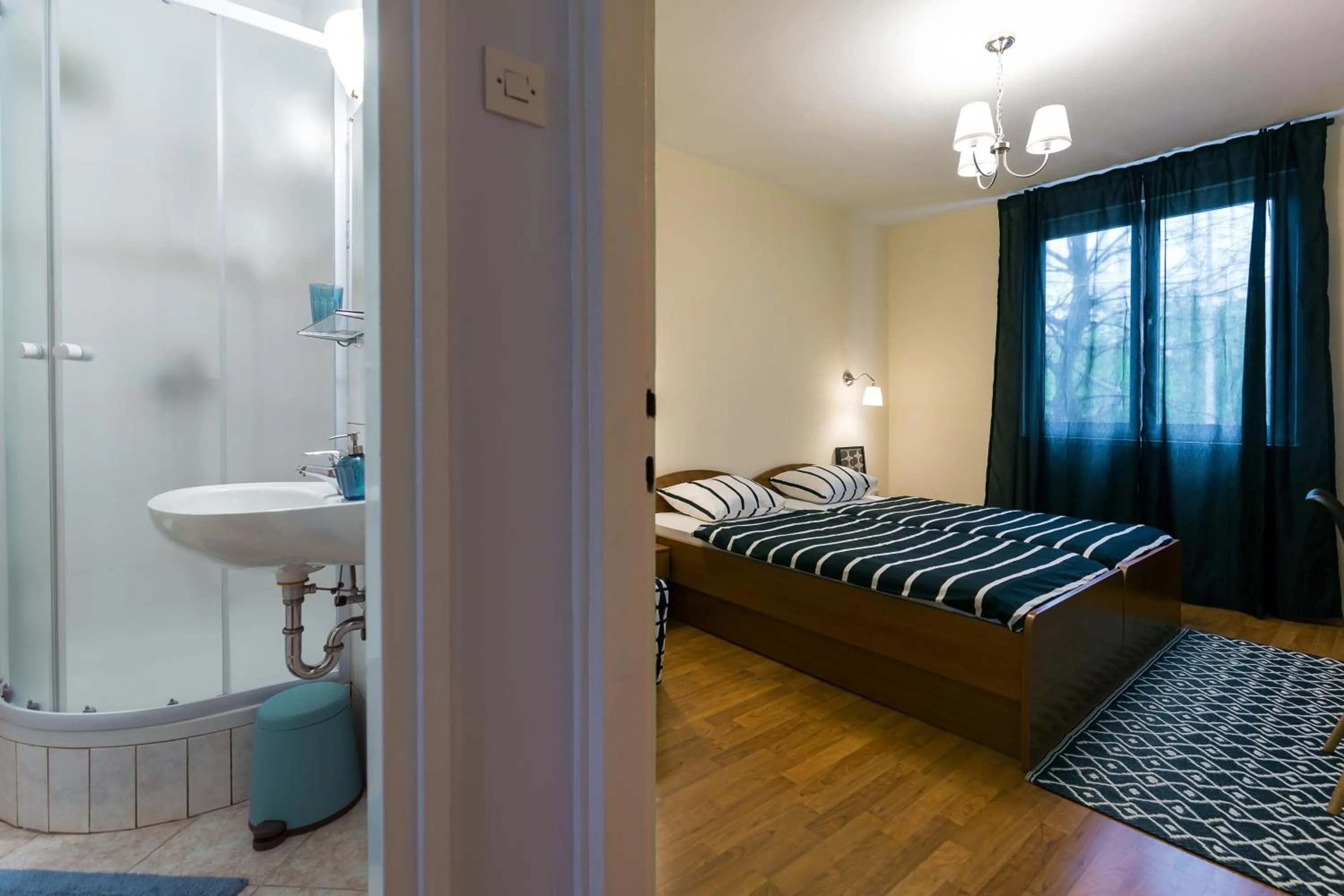 Bathroom, Bed in Apartment Skarica