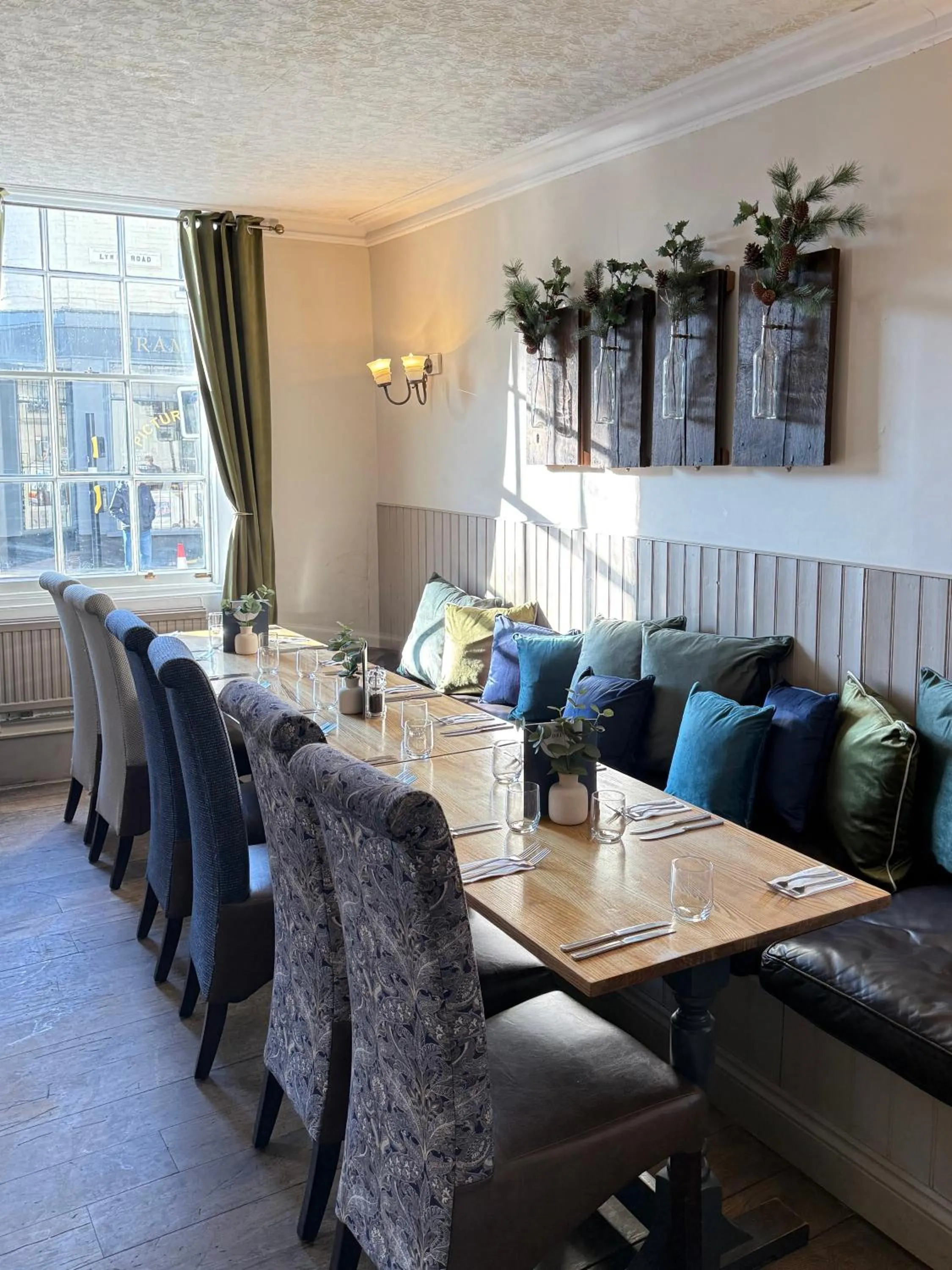 Restaurant/places to eat in Lamb Hotel by Greene King Inns