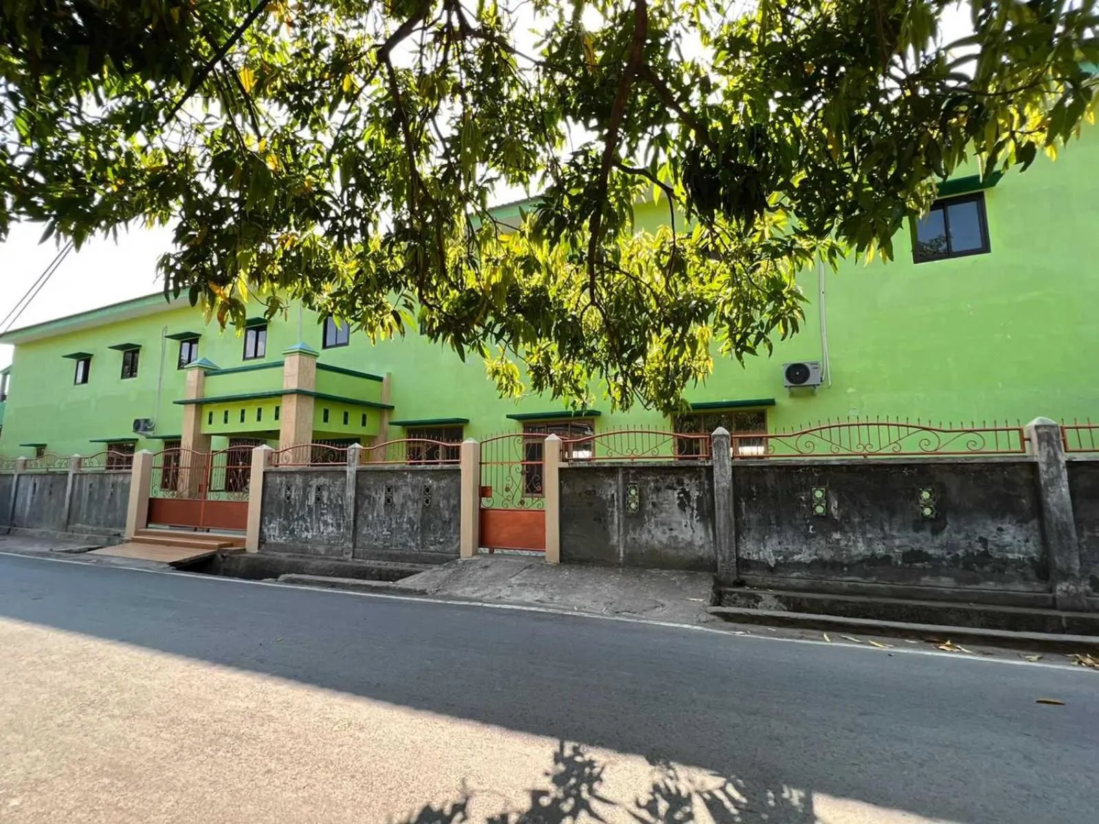 Facade/entrance in Hotel O Kost Gowa Near Gowa