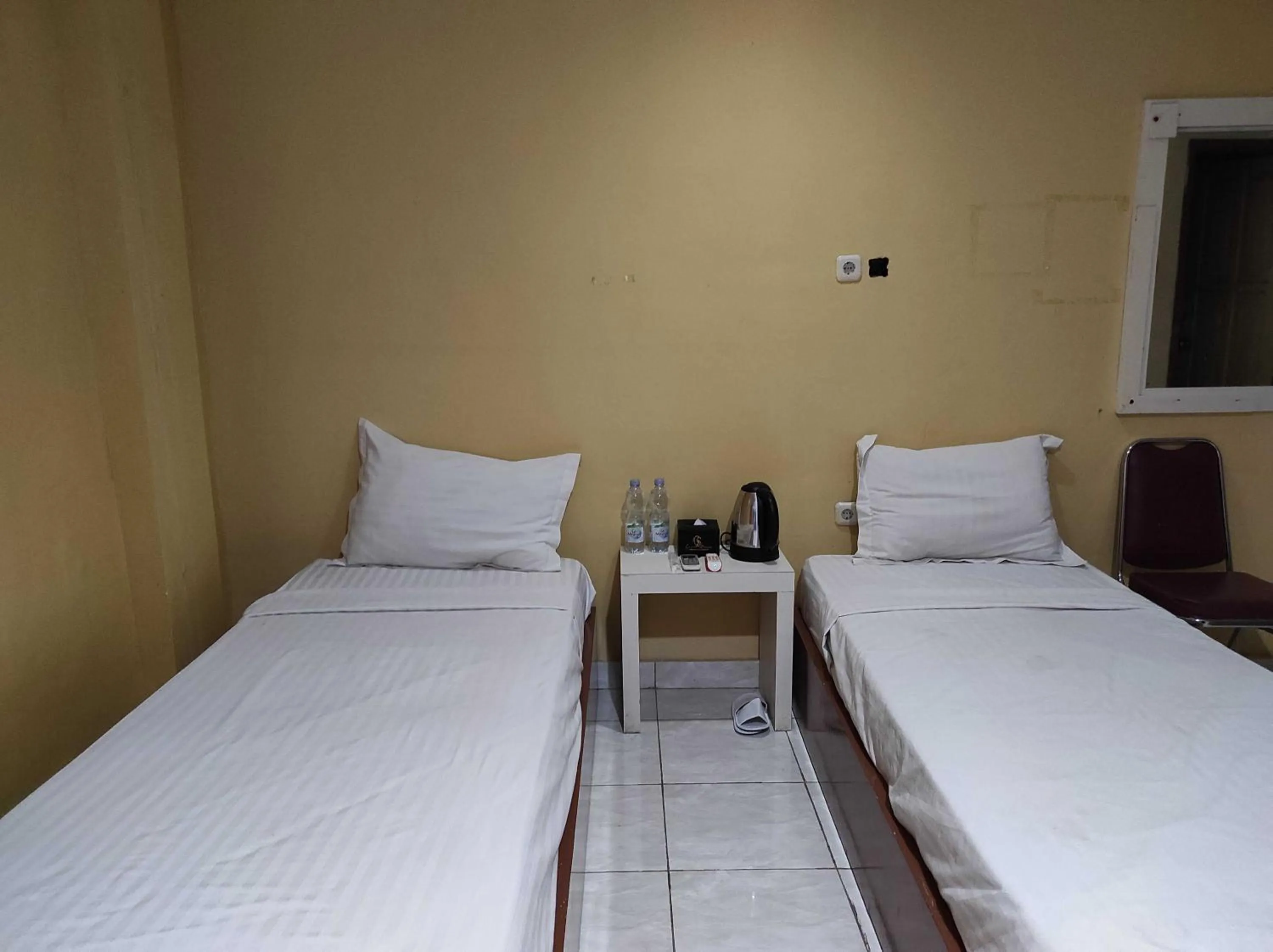 Bedroom, Bed in Hotel O Wisma Syariah Lahundape