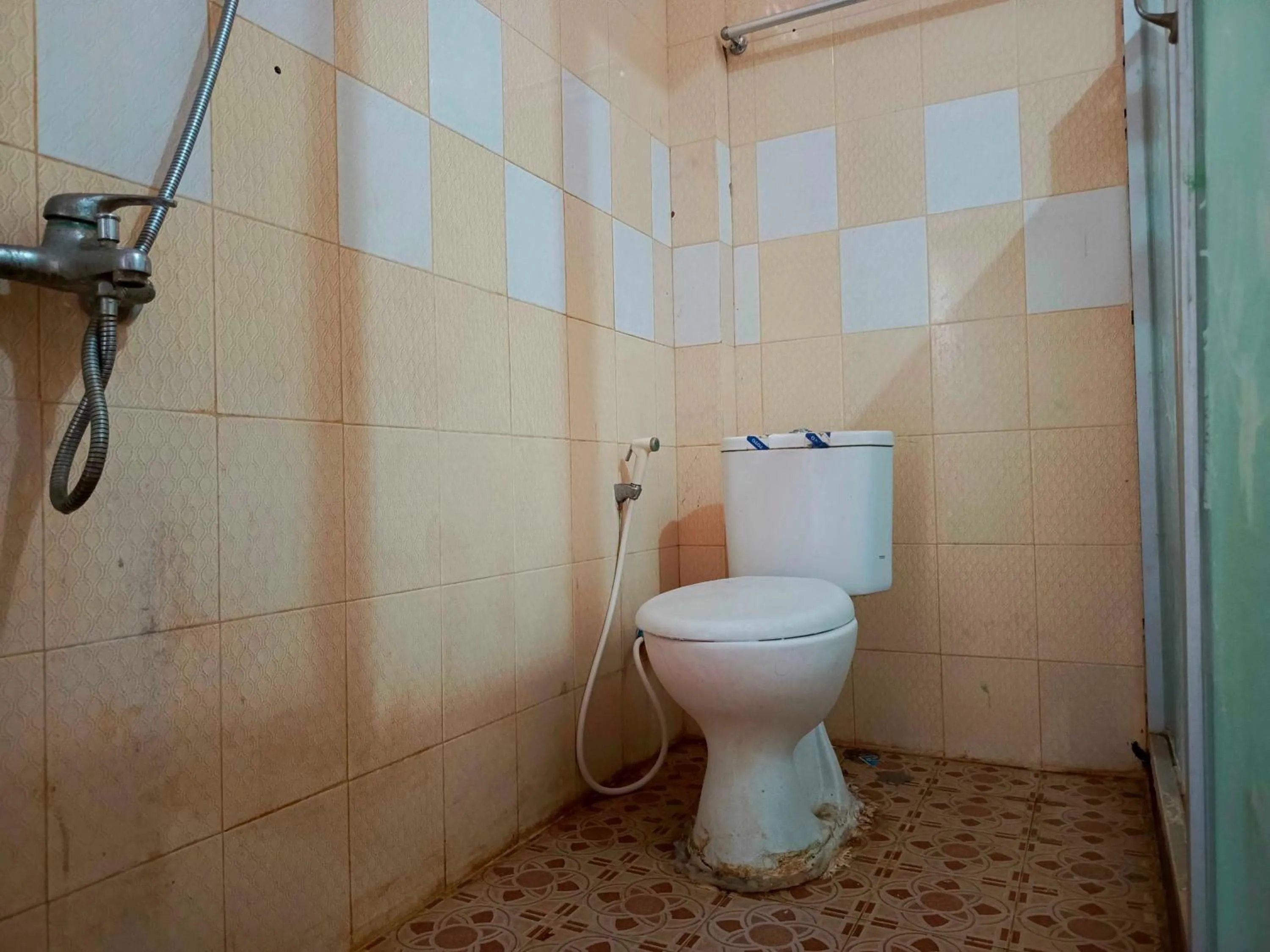 Bathroom in Hotel O Wisma Syariah Lahundape